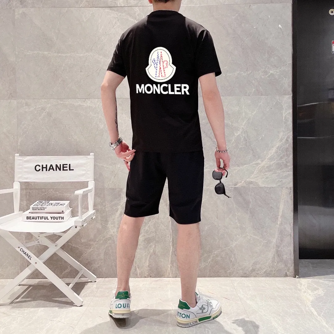 P290 💰 Brand [MONCLER] 2025 new men’s short-sleeved shorts suit! Synchronous sales on the official website! High-end version on the market! It feels delicate and soft! Make you more comfortable to wear! The draped silhouette is awesome! Size: M-5XL (please state your height and weight when placing an order)