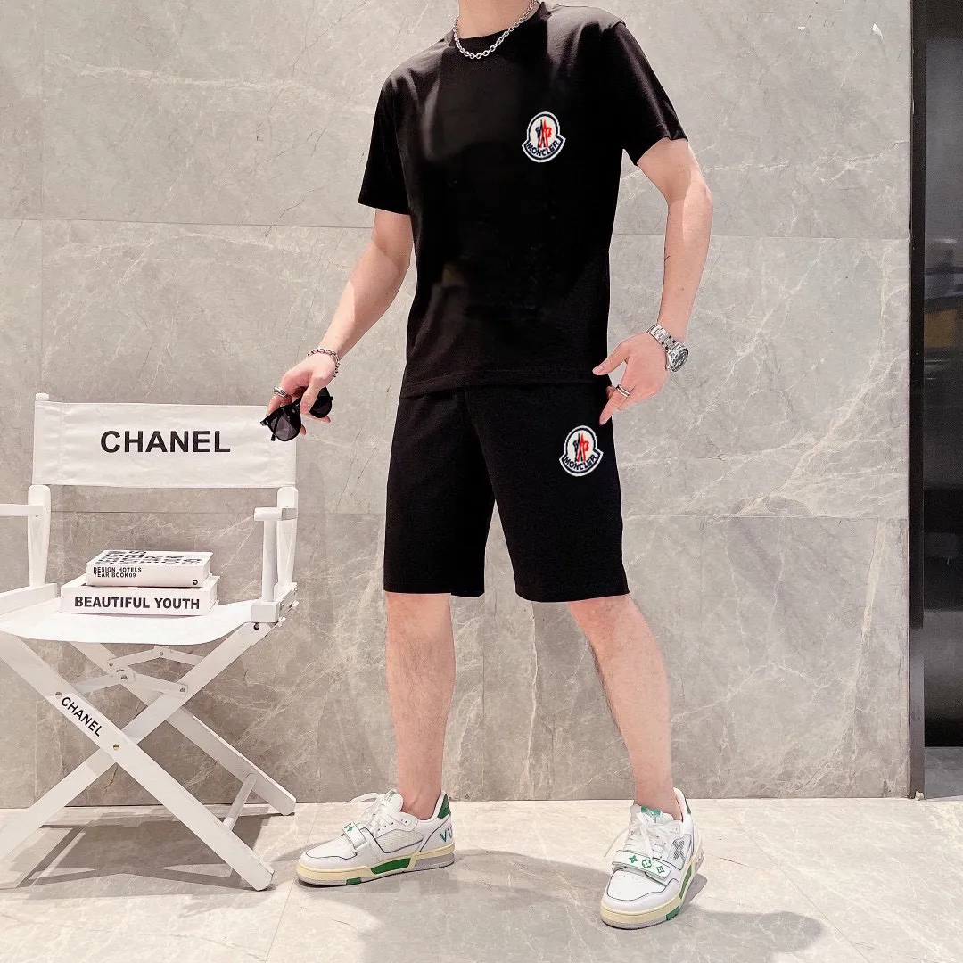 P290 💰 Brand [MONCLER] 2025 new men’s short-sleeved shorts suit! Synchronous sales on the official website! High-end version on the market! It feels delicate and soft! Make you more comfortable to wear! The draped silhouette is awesome! Size: M-5XL (please state your height and weight when placing an order)