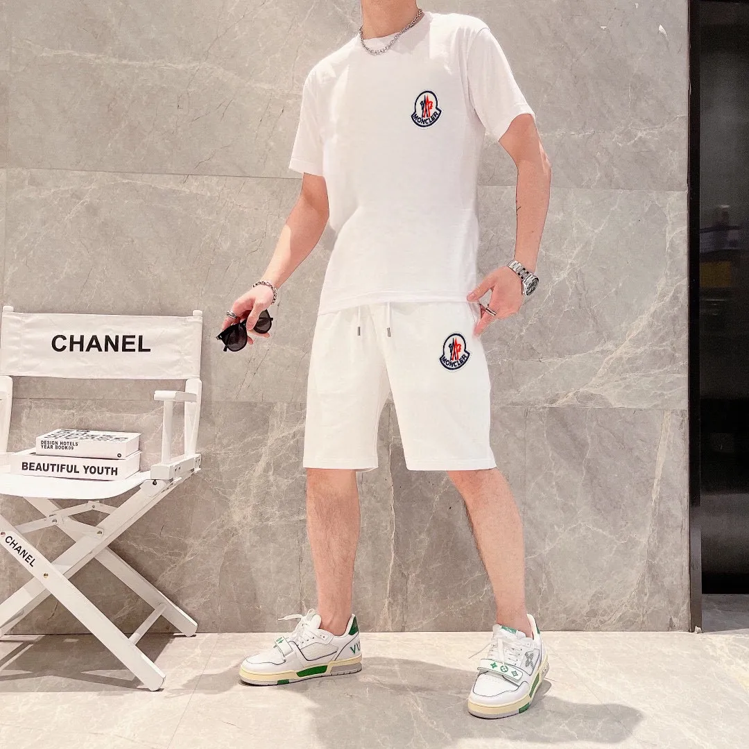 P290 💰 Brand [MONCLER] 2025 new men’s short-sleeved shorts suit! Synchronous sales on the official website! High-end version on the market! It feels delicate and soft! Make you more comfortable to wear! The draped silhouette is awesome! Size: M-5XL (please state your height and weight when placing an order)