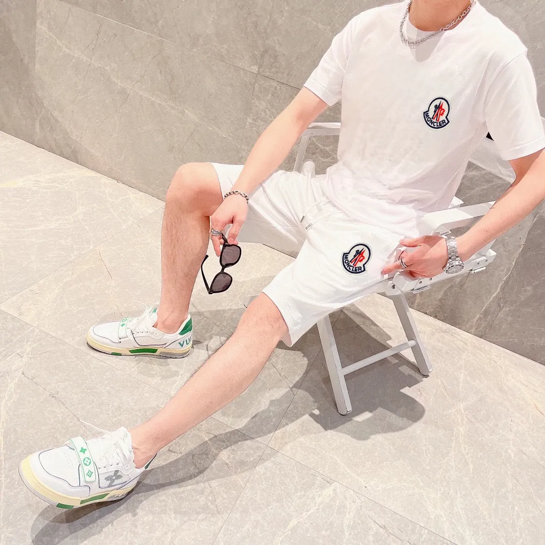 P290 💰 Brand [MONCLER] 2025 new men’s short-sleeved shorts suit! Synchronous sales on the official website! High-end version on the market! It feels delicate and soft! Make you more comfortable to wear! The draped silhouette is awesome! Size: M-5XL (please state your height and weight when placing an order)