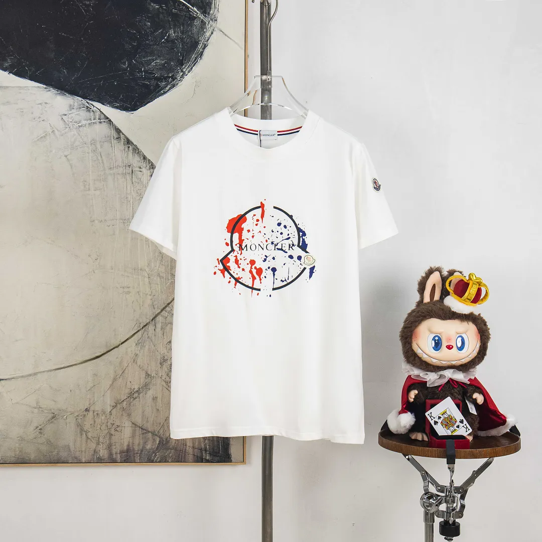 P190 💰 zp version [exclusive supply] MONCLER/muzzle 300g round neck short-sleeved T-shirt brand classic color matching splash ink graffiti letter LOGO embossed technology official synchronization high version high quality fashion personality versatile trend pure original quality original fabric hang tag collar label washed wheat three standard complete color: black. white. Size: S M L XL XXL No.: WS10026