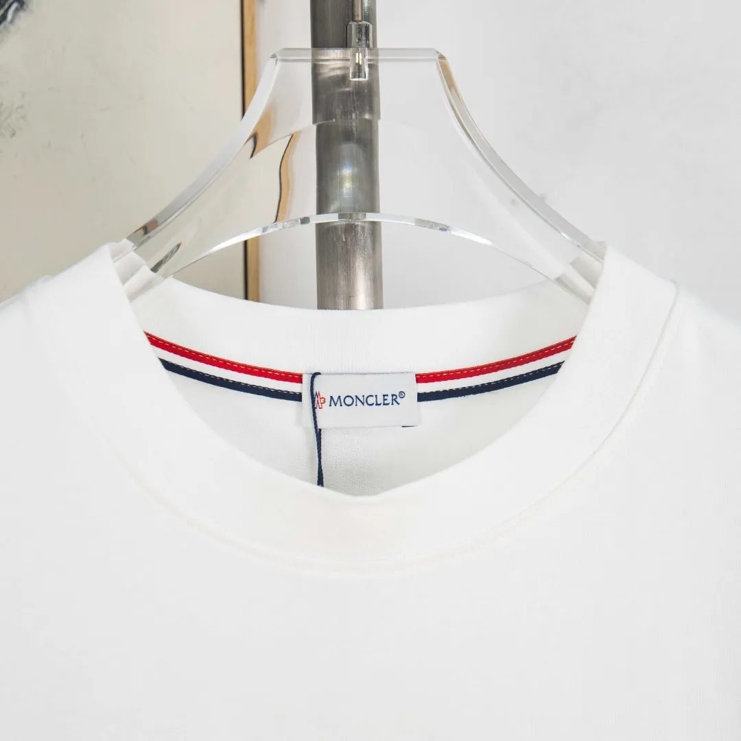 P190 💰 zp version [exclusive supply] MONCLER/muzzle 300g round neck short-sleeved T-shirt brand classic color matching splash ink graffiti letter LOGO embossed technology official synchronization high version high quality fashion personality versatile trend pure original quality original fabric hang tag collar label washed wheat three standard complete color: black. white. Size: S M L XL XXL No.: WS10026