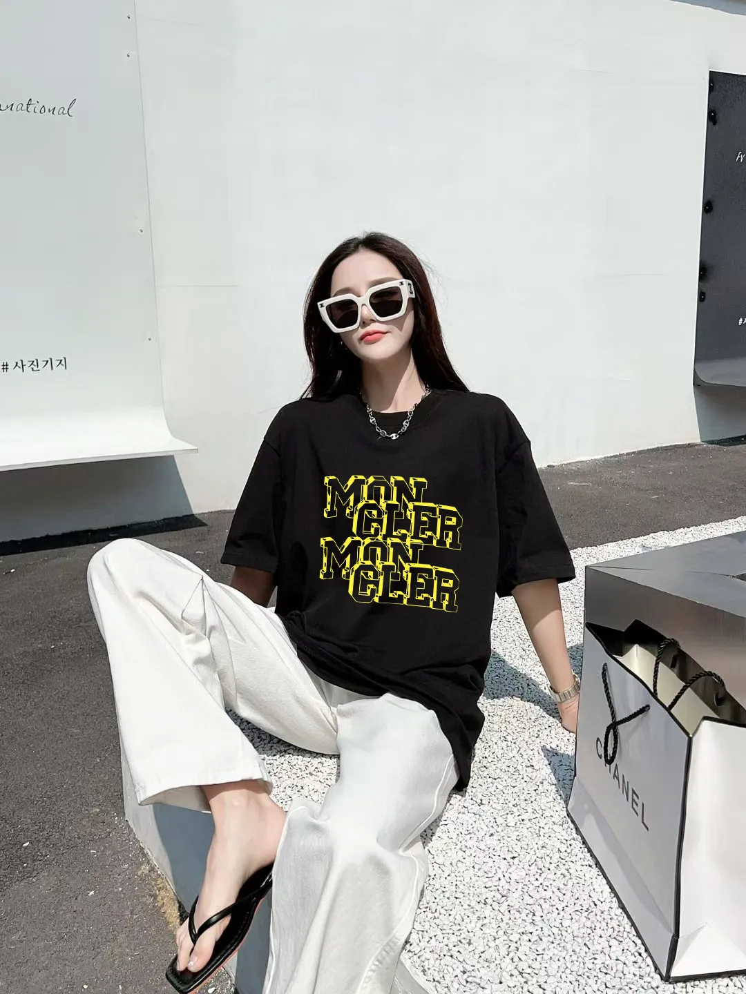 P140 🔥[MONCLER] 2025FW short-sleeved T-shirt, badge + LOGO printing, high-end 26s double yarn 300g fabric, heavy fabric, custom stretcher rib, same vat and dye, complete three standards, same style for men and women, color: black, white, size: S M L XL 2XL