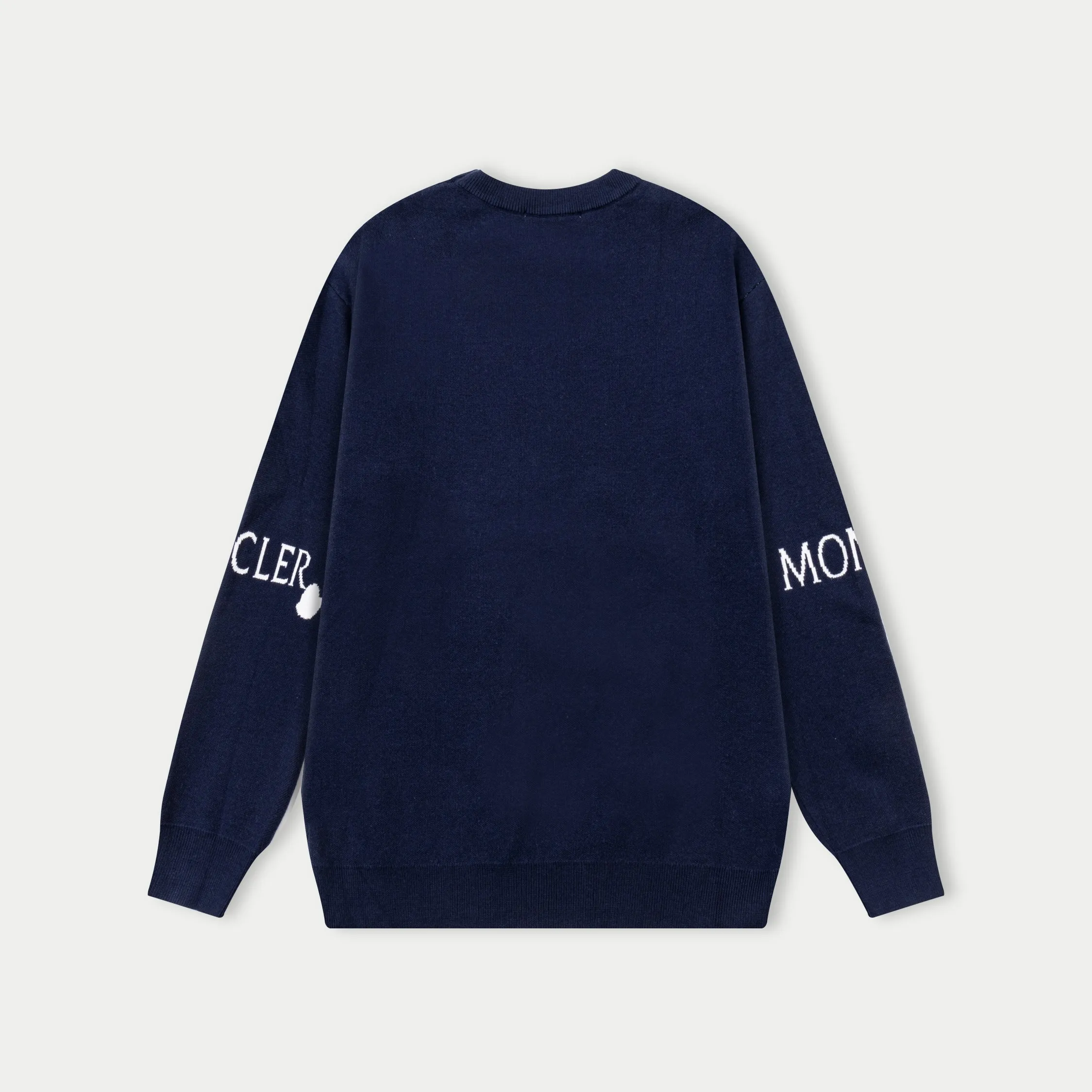 P320 MONCLER 25ss new round neck sweater. Original fabric. Made of custom-made natural medium-thick imported wool gauze. It feels very comfortable and smooth. The version is quite wide and stylish. Produced by a first-line brand factory. Woven by imported machines. It is very soft and skin-friendly. It will not deform after long-term wear. The latest autumn and winter style. Fashionable and personalized. Super versatile and good-looking. Very suitable for both men and women. A must-have for everyone. Color: royal blue black Size: M-3XL