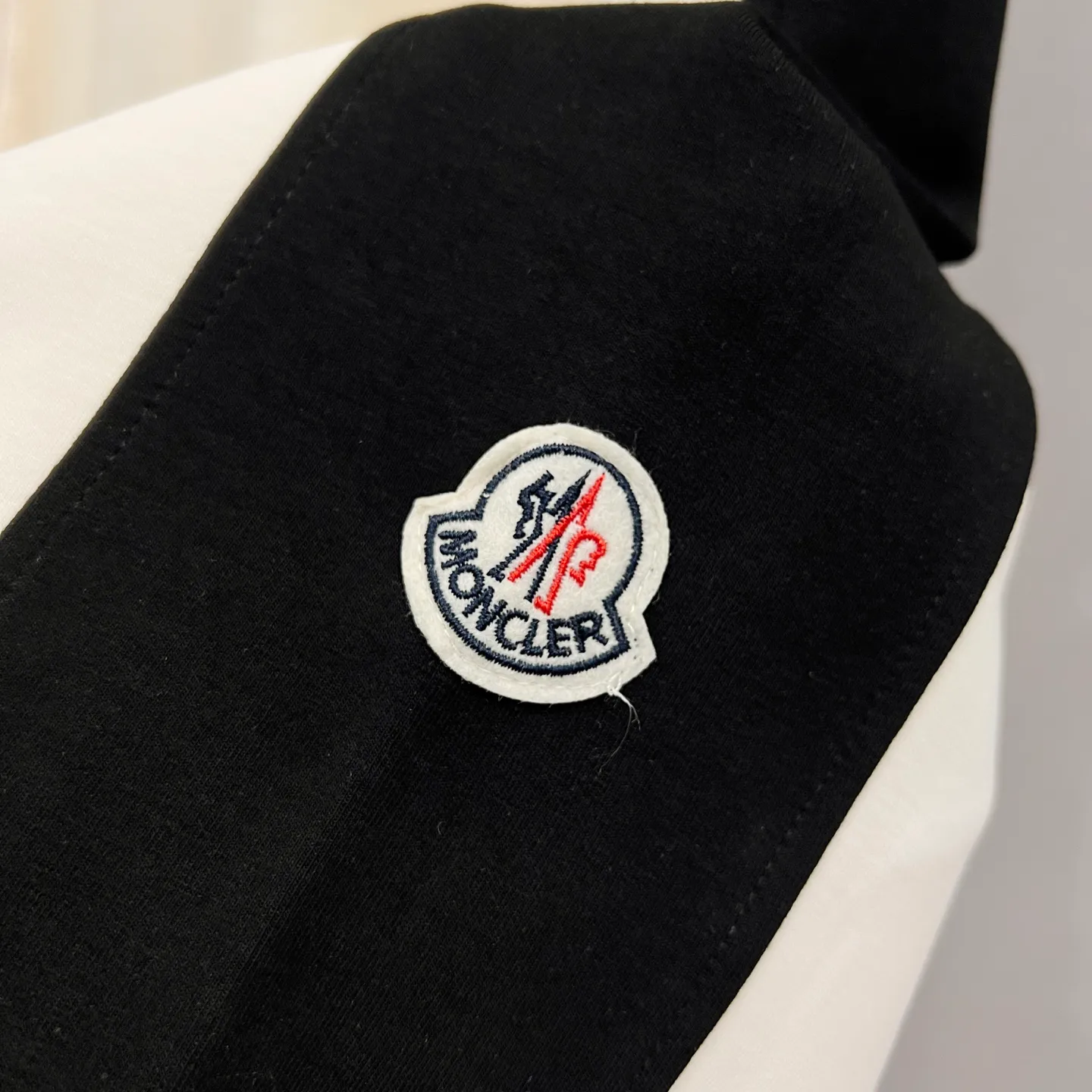 P180 MONCLER/Mask Customized space cotton shorts Contrasting color design simple brand Zhangzi LOGO process logo Official synchronization High version High quality Fashion personality Versatile trend Pure original quality Original fabric Hang tag Collar label Washed wheat Complete three standards Color: Black. Apricot. Size: XS-L