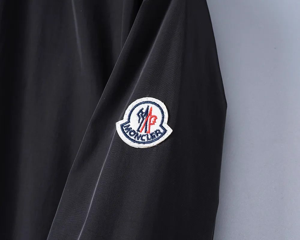 P380 🌸🌸🌸🌸 Moncler's latest 25-year-old men's jacket. The color combination has a classic charm without losing youthful vitality. It reshapes a new design style and shows a bold and confident brand design concept.  Imported fabrics, sleeves and pockets are paired with exclusive brand designs, reflecting the minimalist pursuit of quality and design. Low-key luxury fully embodies the brand image and status! The brand LOGO icon design is simple and recognizable, with a delicate and comfortable touch, excellent details, exquisite and elegant everywhere, fashionable design, a capable and stylish upper body, and full of aura! The all-over pattern and simple aesthetics are brought to the extreme, and it is a jacket that can be mixed and matched. There is no doubt that it is a must-have product for men. It is extremely practical and the color is easy to match.  Color: Picture color. Sizes: M, L, xL, xxL, xxxL
