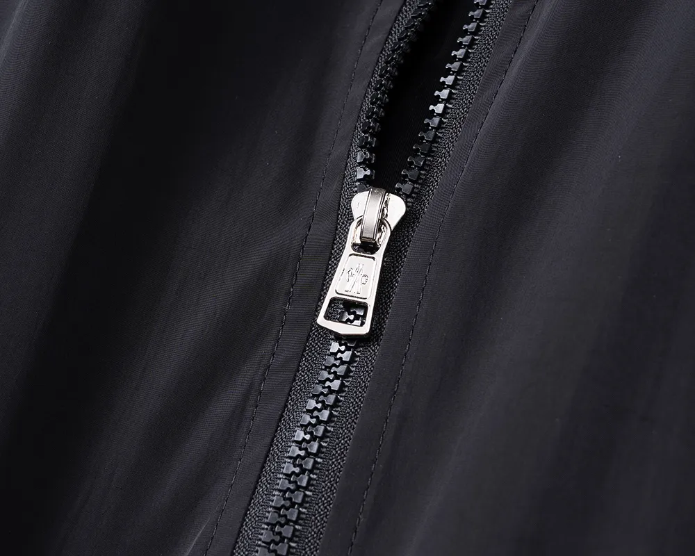 P380 🌸🌸🌸🌸 Moncler's latest 25-year-old men's jacket. The color combination has a classic charm without losing youthful vitality. It reshapes a new design style and shows a bold and confident brand design concept.  Imported fabrics, sleeves and pockets are paired with exclusive brand designs, reflecting the minimalist pursuit of quality and design. Low-key luxury fully embodies the brand image and status! The brand LOGO icon design is simple and recognizable, with a delicate and comfortable touch, excellent details, exquisite and elegant everywhere, fashionable design, a capable and stylish upper body, and full of aura! The all-over pattern and simple aesthetics are brought to the extreme, and it is a jacket that can be mixed and matched. There is no doubt that it is a must-have product for men. It is extremely practical and the color is easy to match.  Color: Picture color. Sizes: M, L, xL, xxL, xxxL