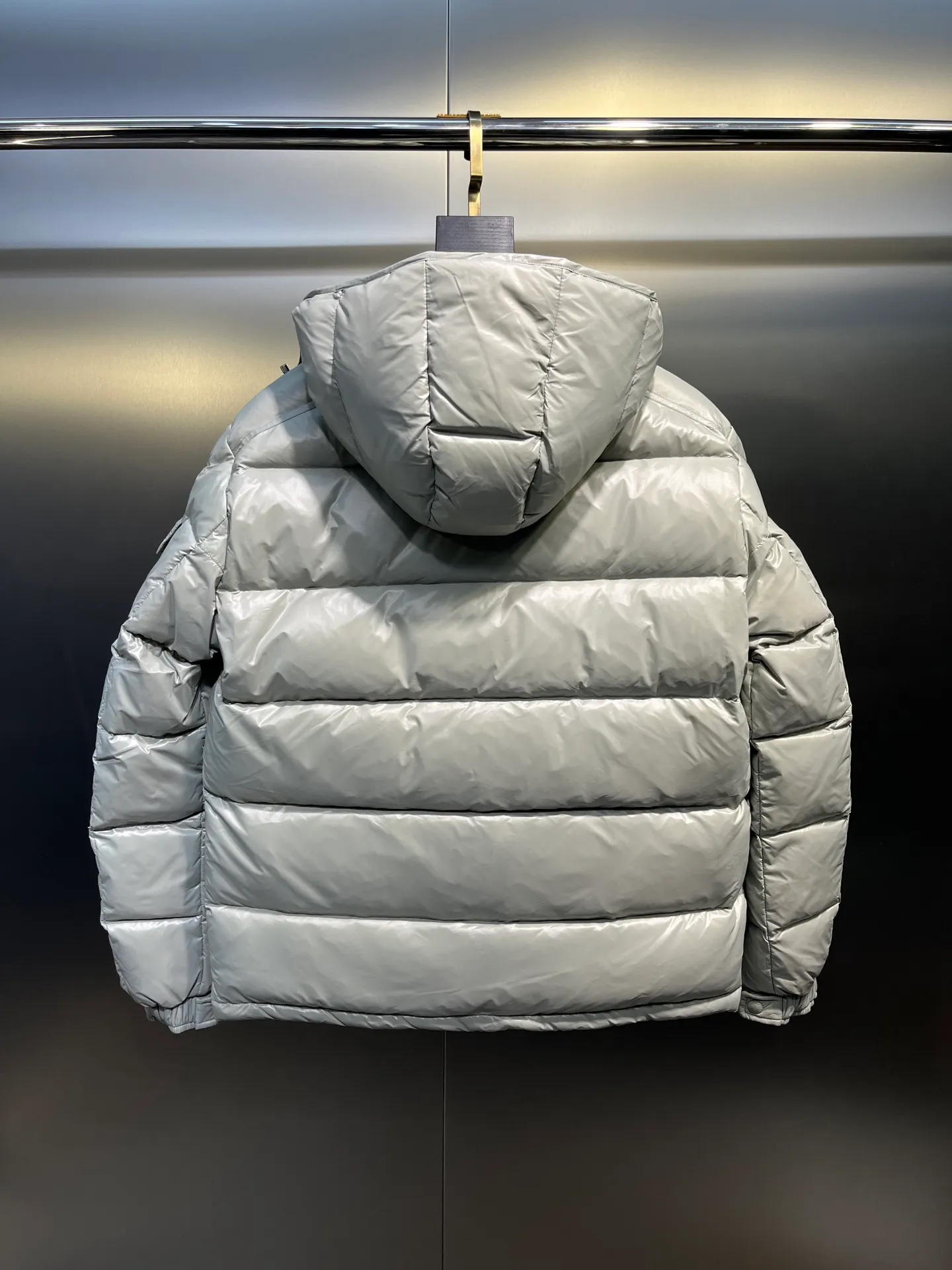 P780 Premium Mung Bean Gray) 𝗠𝗼𝗻𝗰𝗹𝗲𝗿 𝗠𝗮𝘆𝗮/ Moncler Top Mayan Down Jacket A super hit model that you can’t buy in winter. Eason Chan, Nicholas Tse, and Zhao Lusi have been wearing it one after another. They speak for themselves with their strength, a veteran-level style. This series is known for its fluffy bread style and glossy effect. It is the most popular series in the classic main line of the M family. Buying at the counter and from the official website is basically a matter of rush! Promise me to buy it soon! Just needed series! ! Don’t wait until winter when it’s hard to get one size: 123456