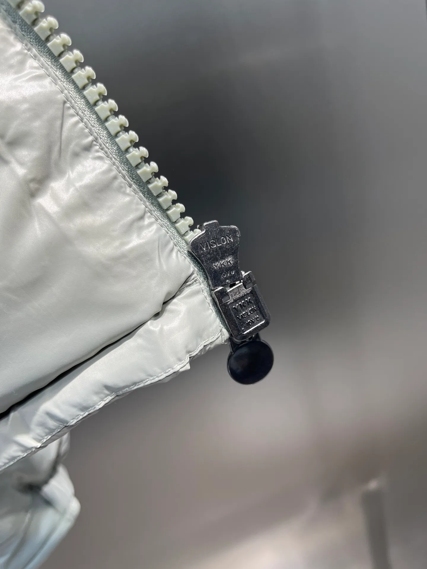 P780 Premium Mung Bean Gray) 𝗠𝗼𝗻𝗰𝗹𝗲𝗿 𝗠𝗮𝘆𝗮/ Moncler Top Mayan Down Jacket A super hit model that you can’t buy in winter. Eason Chan, Nicholas Tse, and Zhao Lusi have been wearing it one after another. They speak for themselves with their strength, a veteran-level style. This series is known for its fluffy bread style and glossy effect. It is the most popular series in the classic main line of the M family. Buying at the counter and from the official website is basically a matter of rush! Promise me to buy it soon! Just needed series! ! Don’t wait until winter when it’s hard to get one size: 123456