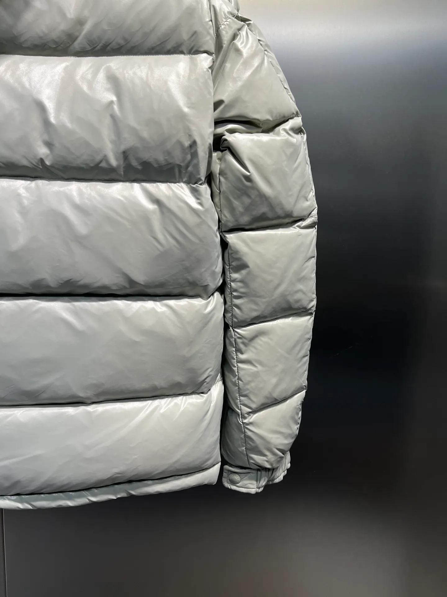 P780 Premium Mung Bean Gray) 𝗠𝗼𝗻𝗰𝗹𝗲𝗿 𝗠𝗮𝘆𝗮/ Moncler Top Mayan Down Jacket A super hit model that you can’t buy in winter. Eason Chan, Nicholas Tse, and Zhao Lusi have been wearing it one after another. They speak for themselves with their strength, a veteran-level style. This series is known for its fluffy bread style and glossy effect. It is the most popular series in the classic main line of the M family. Buying at the counter and from the official website is basically a matter of rush! Promise me to buy it soon! Just needed series! ! Don’t wait until winter when it’s hard to get one size: 123456
