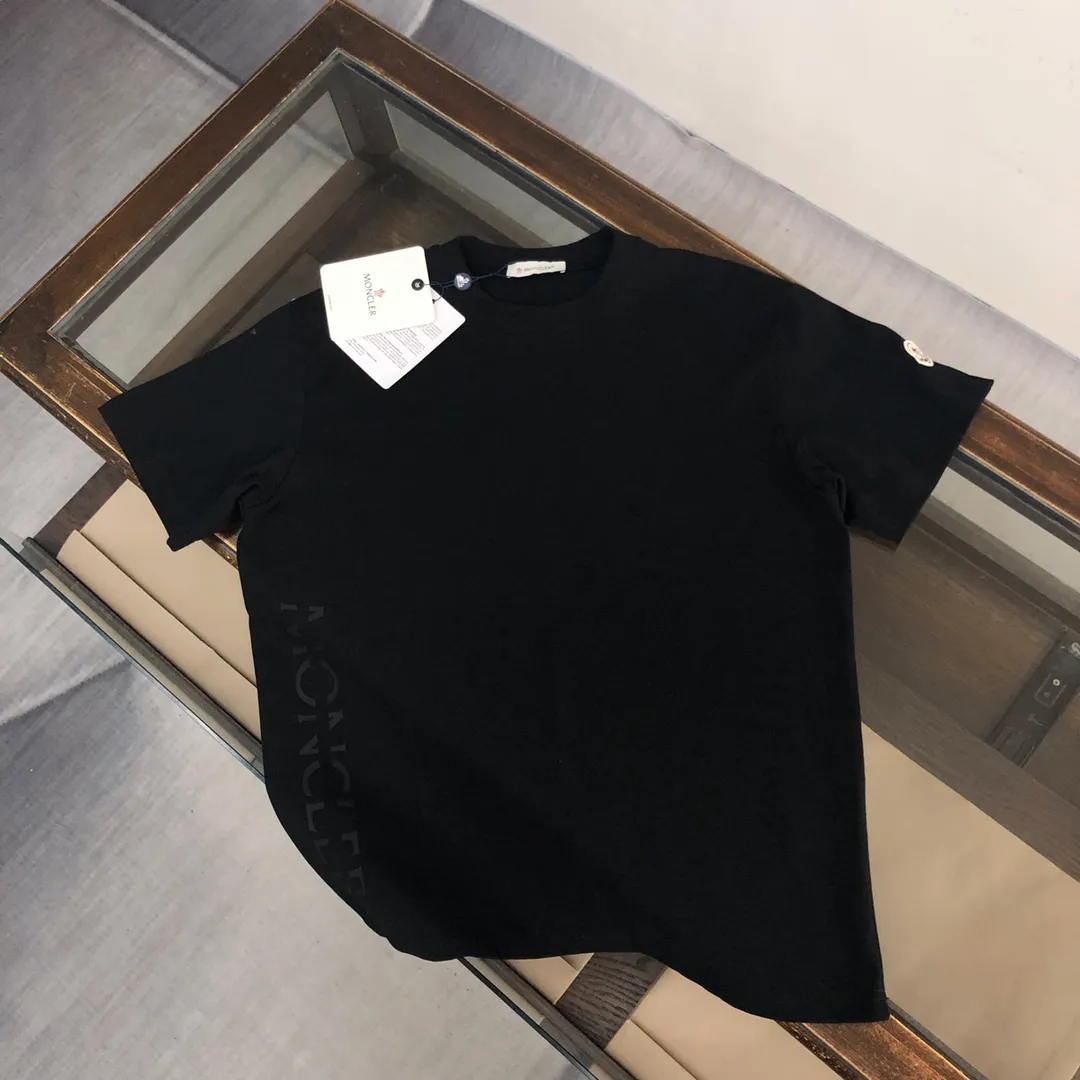 P160 🔥MONCLER New model of Mongolian mouth, customized high-end ready-to-wear! Fashionable and trendy casual short-sleeved T-shirt, gentle, soft, delicate and soft, skin-friendly on the upper body, comfortable and cool, with brand letters embossed printed logo design on the side, full of vitality! A fashionable and versatile must-have! Color: black white Size: S～XL (loose version, please state your height and weight when placing an order)
