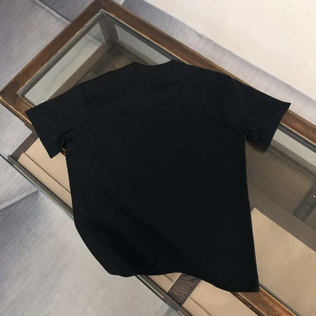 P160 🔥MONCLER New model of Mongolian mouth, customized high-end ready-to-wear! Fashionable and trendy casual short-sleeved T-shirt, gentle, soft, delicate and soft, skin-friendly on the upper body, comfortable and cool, with brand letters embossed printed logo design on the side, full of vitality! A fashionable and versatile must-have! Color: black white Size: S～XL (loose version, please state your height and weight when placing an order)