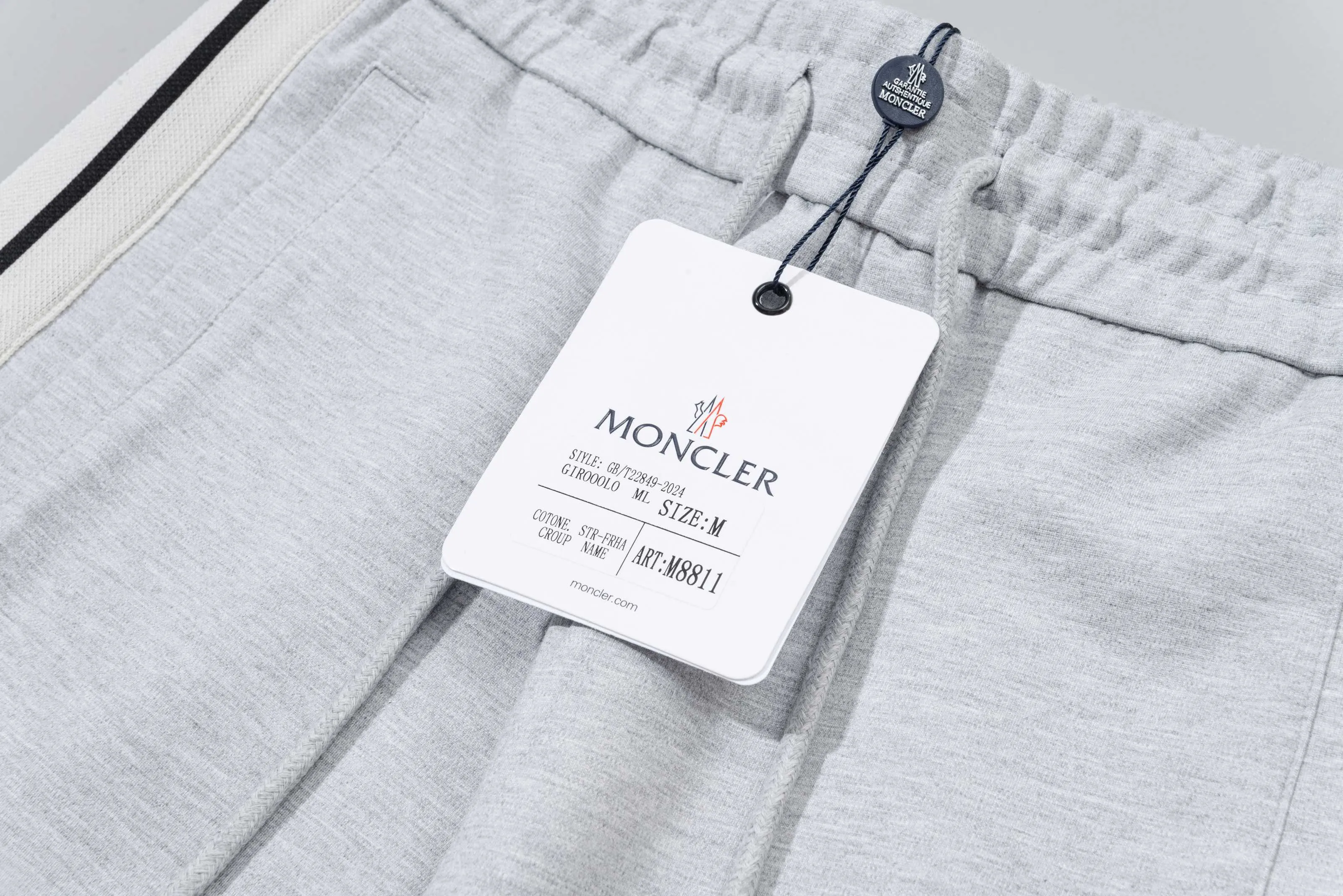 P230 MONCLER/muzzle Customized fabric suit casual sweatpants Simple side webbing splicing craftsmanship small chapter logo LOGO Official synchronization High version High quality Fashion personality Versatile trend Pure original quality Original fabric Hang tag Collar label Washed wheat Complete three standards Color: Black. Blue. Gray. Size: S-2XL