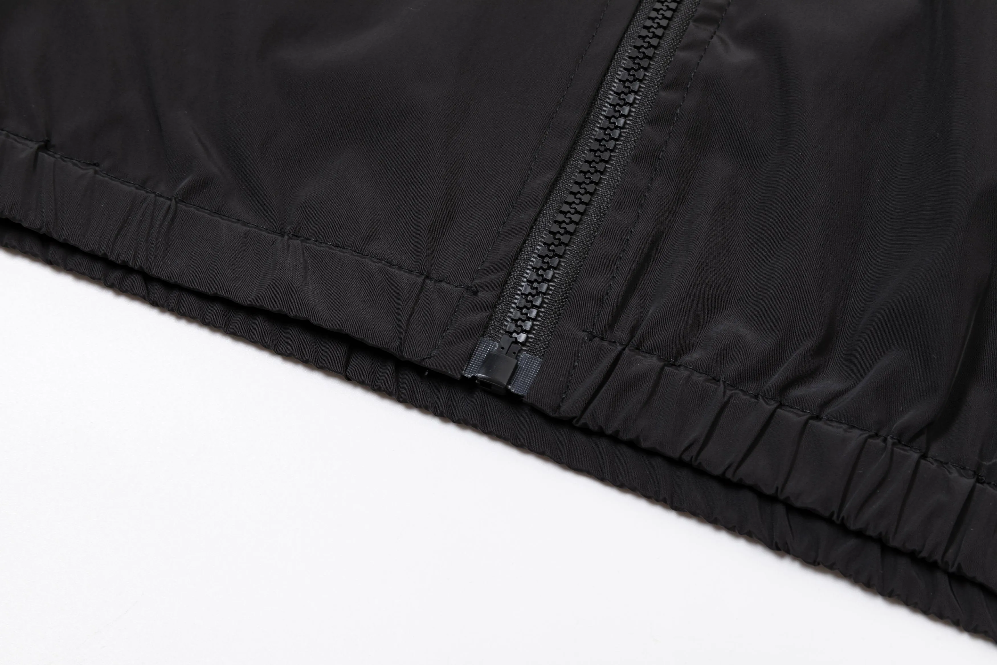 P340 MONCLER 2025 new autumn and winter hooded windbreaker jacket, synchronized with the official website. Stylish style, rigorous workmanship, neat wiring, good upper body effect, original custom-made hardware zipper, code number: M-3XL, color: picture color