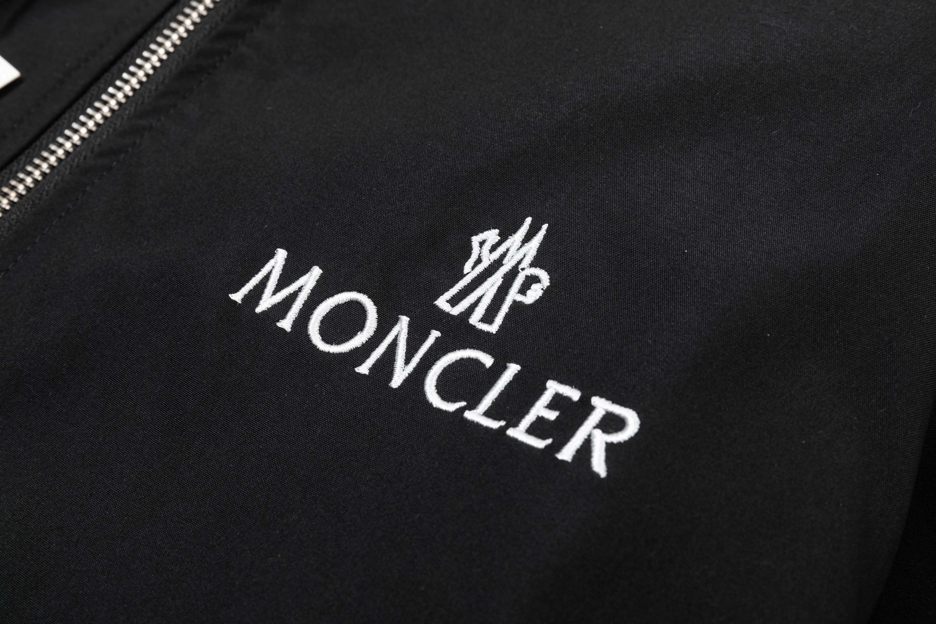 P320 2025 Mouthless MONCLER... New style for autumn and winter Hardware logo. High-quality hooded jacket. Mainly recommended version. Customized fabrics. Higher grade. High-density memory brushed lining. More fashionable and comfortable. High-standard customization. The upper body is very stylish. Classic and versatile. It can be matched with any fashion. The version is super good. It is recommended!  Color: Khaki Black Size: M-4XL