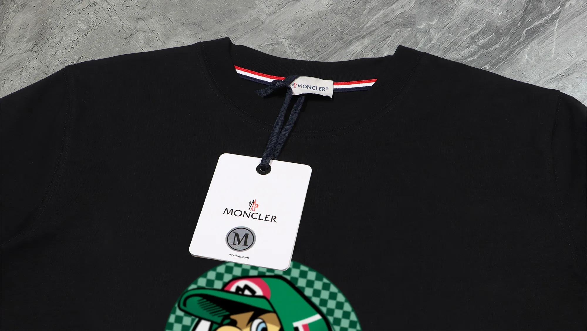 P210 High-version sweatshirt) [Long-term stock] 〖𝐌𝐎𝐍𝐂𝐋𝐄𝐑~Mask〗 Made of 440g heavy-weight fabric. It is different from the market currency. It can be matched with any variety and is properly handsome. 😎The whole dress is made of double waistcoats. The double waistcoats make the whole dress more three-dimensional. Not ordinary factories can do such fine work. 2025 Spring runway version of the T stage, on sale at the counter, round neck terry sweatshirt, high-end double-strand pure cotton, custom-made stretch ribs, dyed in the same vat, complete with three standards, matched with exquisite embroidered LOGO on the chest, simple and advanced, same style for men and women. Color: black, apricot, white, size: S M L XL 2XL