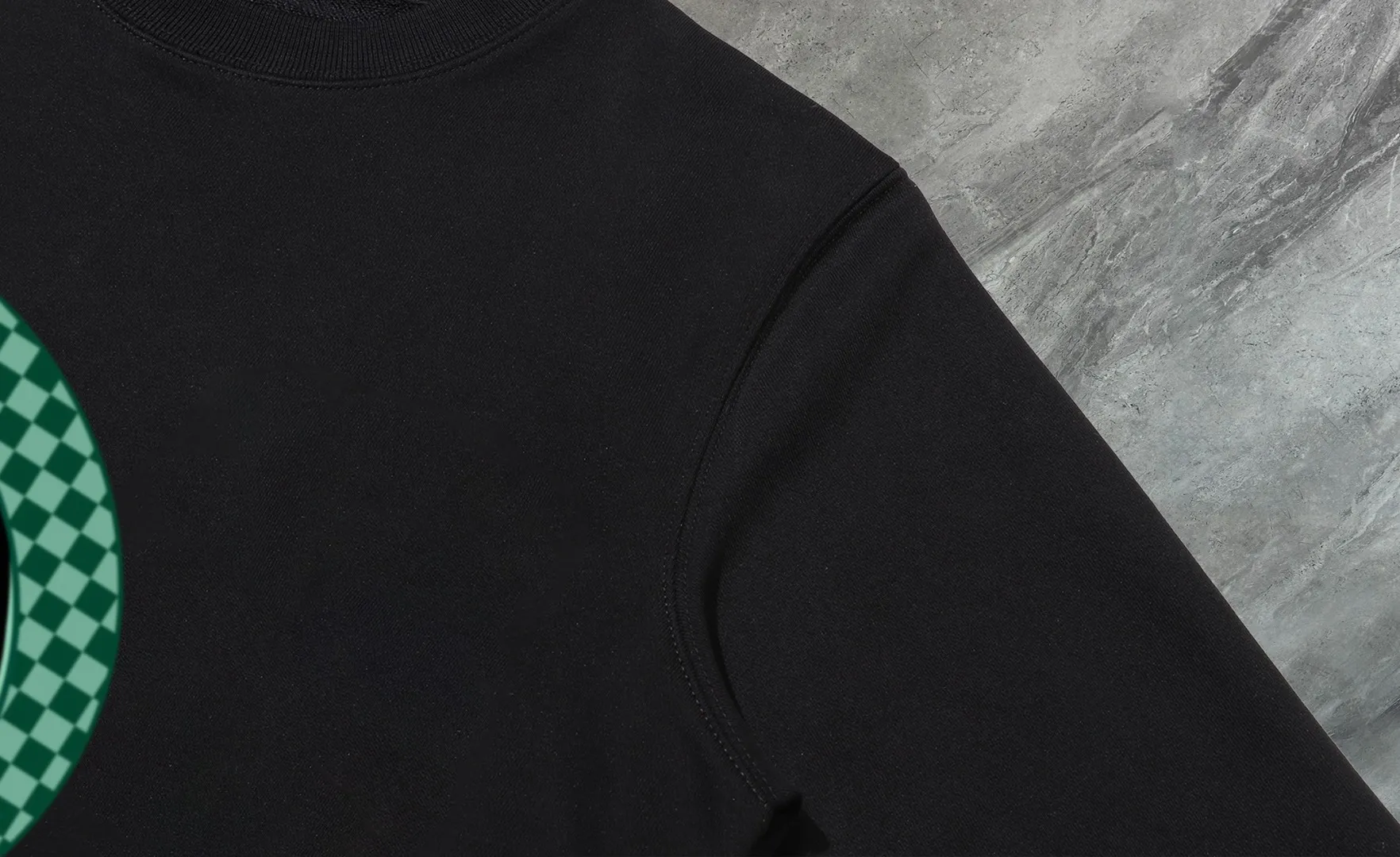 P210 High-version sweatshirt) [Long-term stock] 〖𝐌𝐎𝐍𝐂𝐋𝐄𝐑~Mask〗 Made of 440g heavy-weight fabric. It is different from the market currency. It can be matched with any variety and is properly handsome. 😎The whole dress is made of double waistcoats. The double waistcoats make the whole dress more three-dimensional. Not ordinary factories can do such fine work. 2025 Spring runway version of the T stage, on sale at the counter, round neck terry sweatshirt, high-end double-strand pure cotton, custom-made stretch ribs, dyed in the same vat, complete with three standards, matched with exquisite embroidered LOGO on the chest, simple and advanced, same style for men and women. Color: black, apricot, white, size: S M L XL 2XL