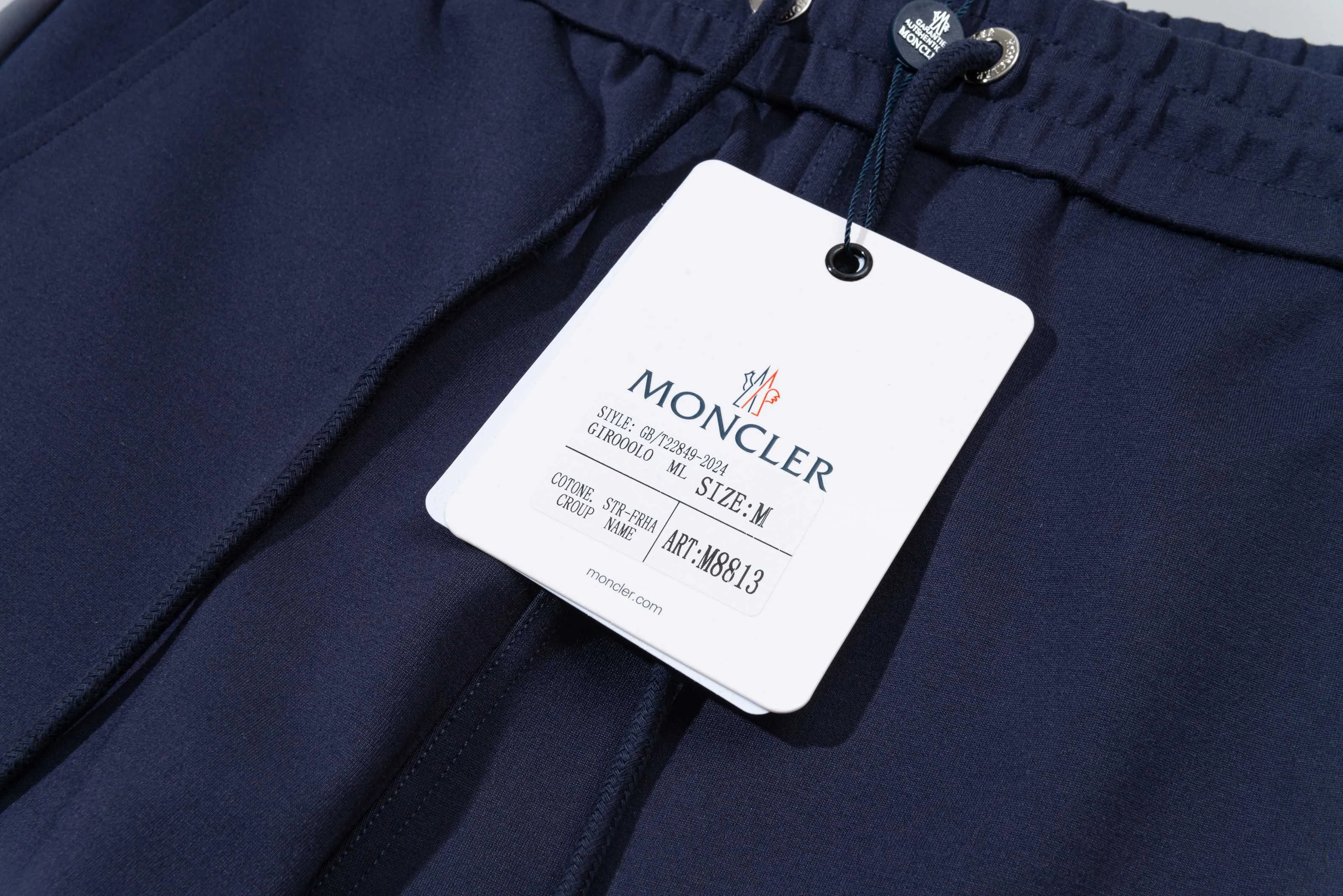 P230 MONCLER/Muzzle Custom fabric suit casual sweatpants Red and blue ribbon splicing design brand Zhangzi LOGO process Official synchronization High version High quality Fashion personality Versatile trend Pure original quality Original fabric Hang tag Collar label Washed wheat Complete three standards Color: blue. Gray. Size: S-2XL