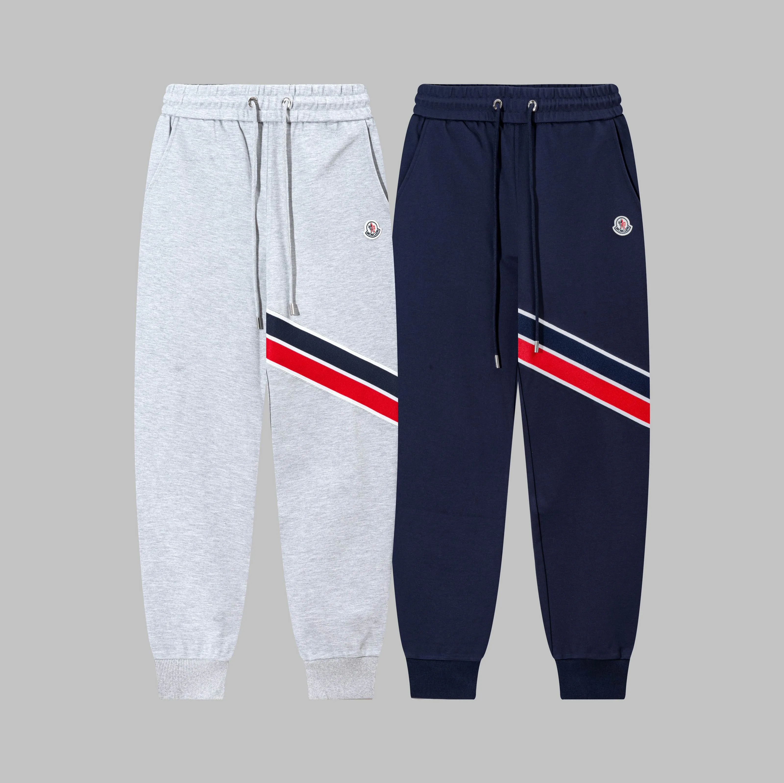 P230 MONCLER/Muzzle Custom fabric suit casual sweatpants Red and blue ribbon splicing design brand Zhangzi LOGO process Official synchronization High version High quality Fashion personality Versatile trend Pure original quality Original fabric Hang tag Collar label Washed wheat Complete three standards Color: blue. Gray. Size: S-2XL