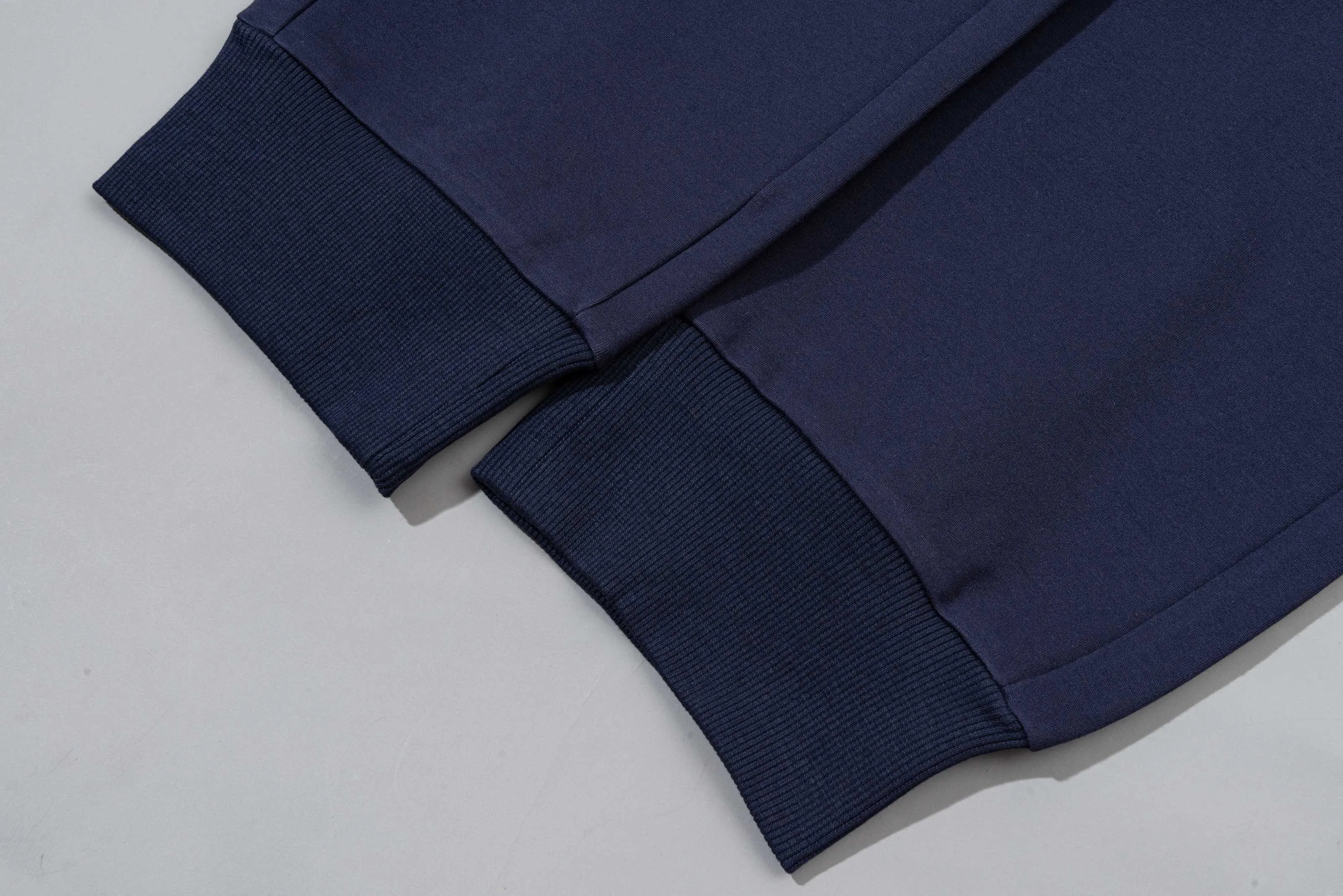 P230 MONCLER/Muzzle Custom fabric suit casual sweatpants Red and blue ribbon splicing design brand Zhangzi LOGO process Official synchronization High version High quality Fashion personality Versatile trend Pure original quality Original fabric Hang tag Collar label Washed wheat Complete three standards Color: blue. Gray. Size: S-2XL