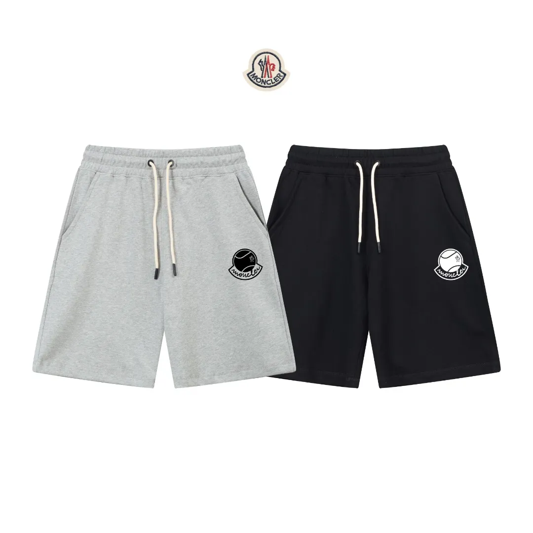 P230 (top version, currency difference) ✨ Moncler 25SS show model Slim-fitting simple printed letter Logo trendy shorts for men and women Compatible with all body shapes Black and white drawstring design with elastic waistband Customized drawstring pockets with diagonal pocket design on both sides There is also a small pocket at the rear Color: black gray Size S-XL