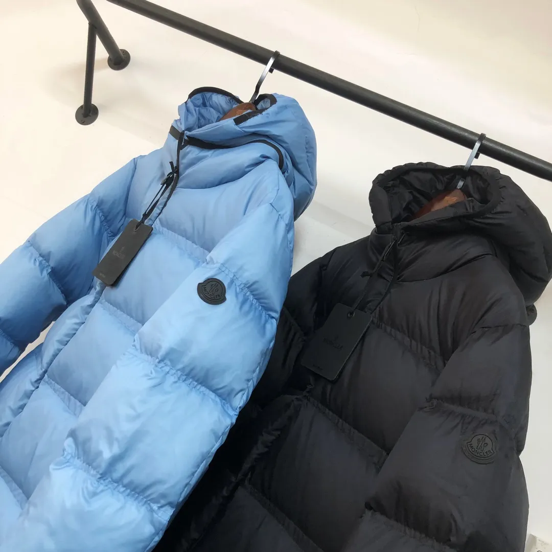 P860 🆕🆕🆕🔥The latest short down jacket from Moncler Masac men's official website. New product shipment ✅A must-have item for fabric control. 2024 new technical fabrics. Extremely lightweight ⭕️ The Masac men's short down jacket is made of protective materials and decorated with geometric quilting, which is lightweight and warm. The Masac men's down jacket combines cutting-edge fabrics with innovative details. Short design made from lightweight, fine-grained tear-resistant functional fabric for durability and practicality. Lightweight and warm, it's finished with gusseted quilting. Comes with 🉑removable hood. Made of ripstop fabric with a fine soft ripstop lining, down filling, two-way zipper closure, zippered pockets, and elasticated cuffs and hem! Hurry up and place your order👏👏Available from stock! Color: black light blue Size: 1-2-3-4-5 (M～3xl)