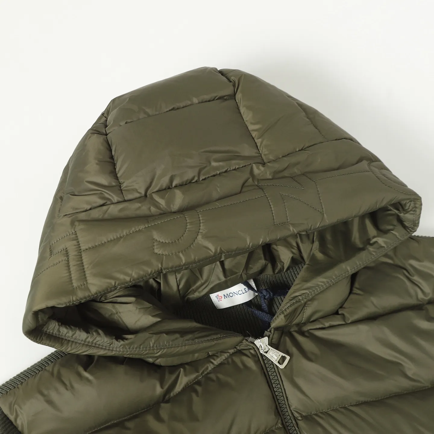 P680 MONCLER/Moncler autumn and winter men's padded wool zipper hooded letter knitted down jacket Made of wool Longue saison lining Longue saison front, filled with down Ribbed knit 12 needles Fine soft hood Zipper closure Pocket Logo quilting Logo patch Color: black/navy blue/green size: S/M/L/XL/XXL
