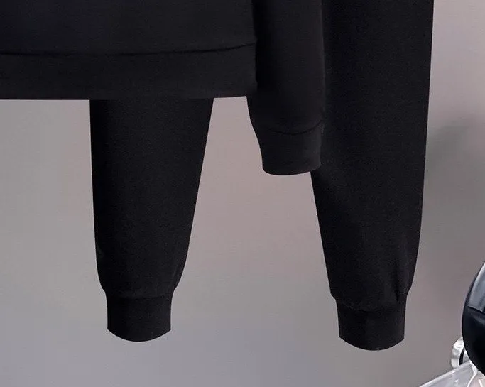 P400 [MONCLER] (Gospel for Fatty) hot-selling suit is coming. Focus on the original version of the official website. 2025 new hot-selling cardigan and sweatshirt suit. The original order is the best product🇭🇰. It is the meticulous work of top designers. It has a fitting and perfect upper body effect. All-natural high-quality Roman cotton 100%, close-fitting comfort, noble and elegant! Original hardware embodies elegance and nobility! Counter size: M-5XL (maximum wear up to 220 pounds)
