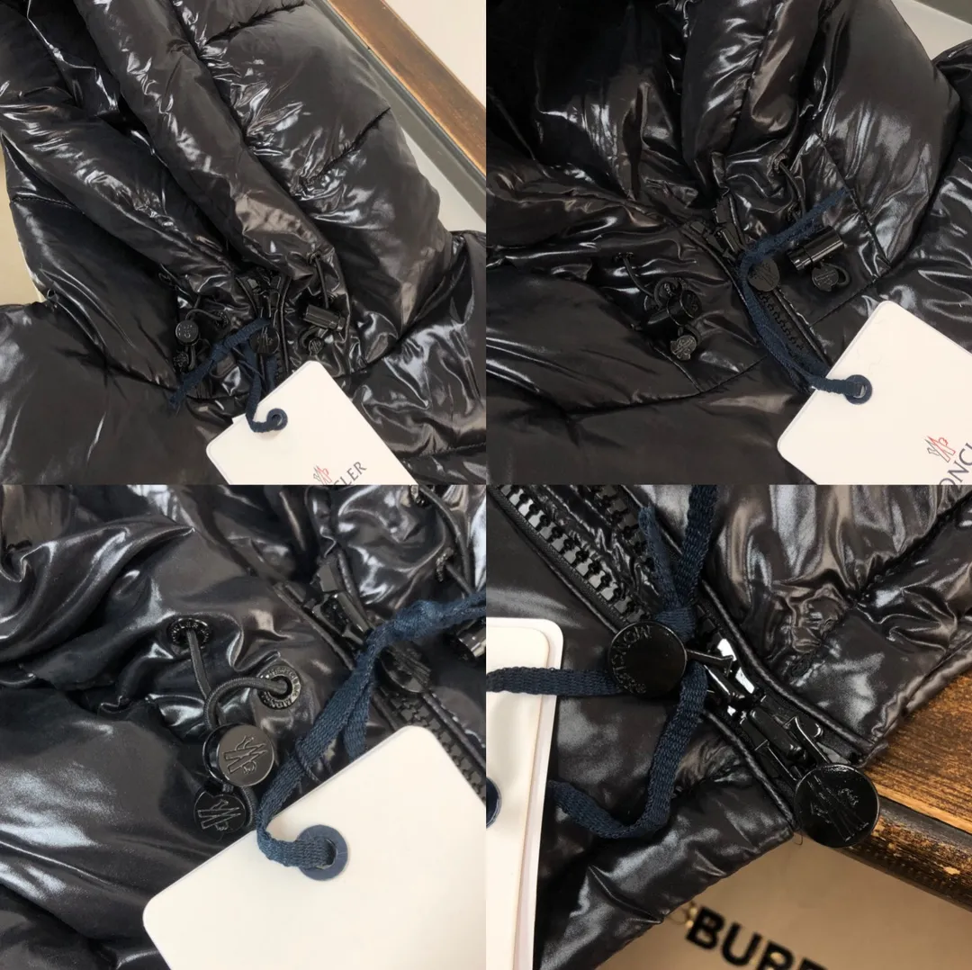 P900 Moncler Meng Mouth #hooded Maya is cut to create a smart posture. Wear the 2024 autumn and winter Moncler main line down jacket to return to the hustle and bustle of the city.  The main series for muzzles, filled with 90% down, which is warm, comfortable and not bulky. The bread suit pattern is formed by large squares. Each square is evenly distributed, firmly locking the down and keeping your body warm! Color: Black Red Size: 1-2-3-4-5 (M～3xl)
