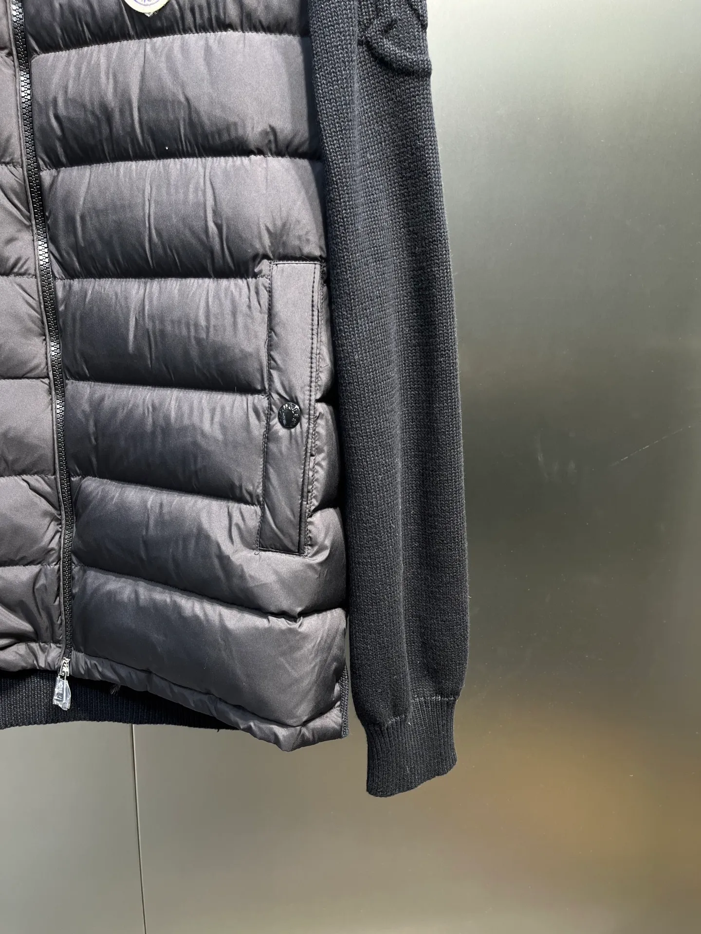 P700 Moncler 🌟 Down knitted Moncler SS23 solid color logo patch stitching quilted down jacket, color: black and white, size: 12345