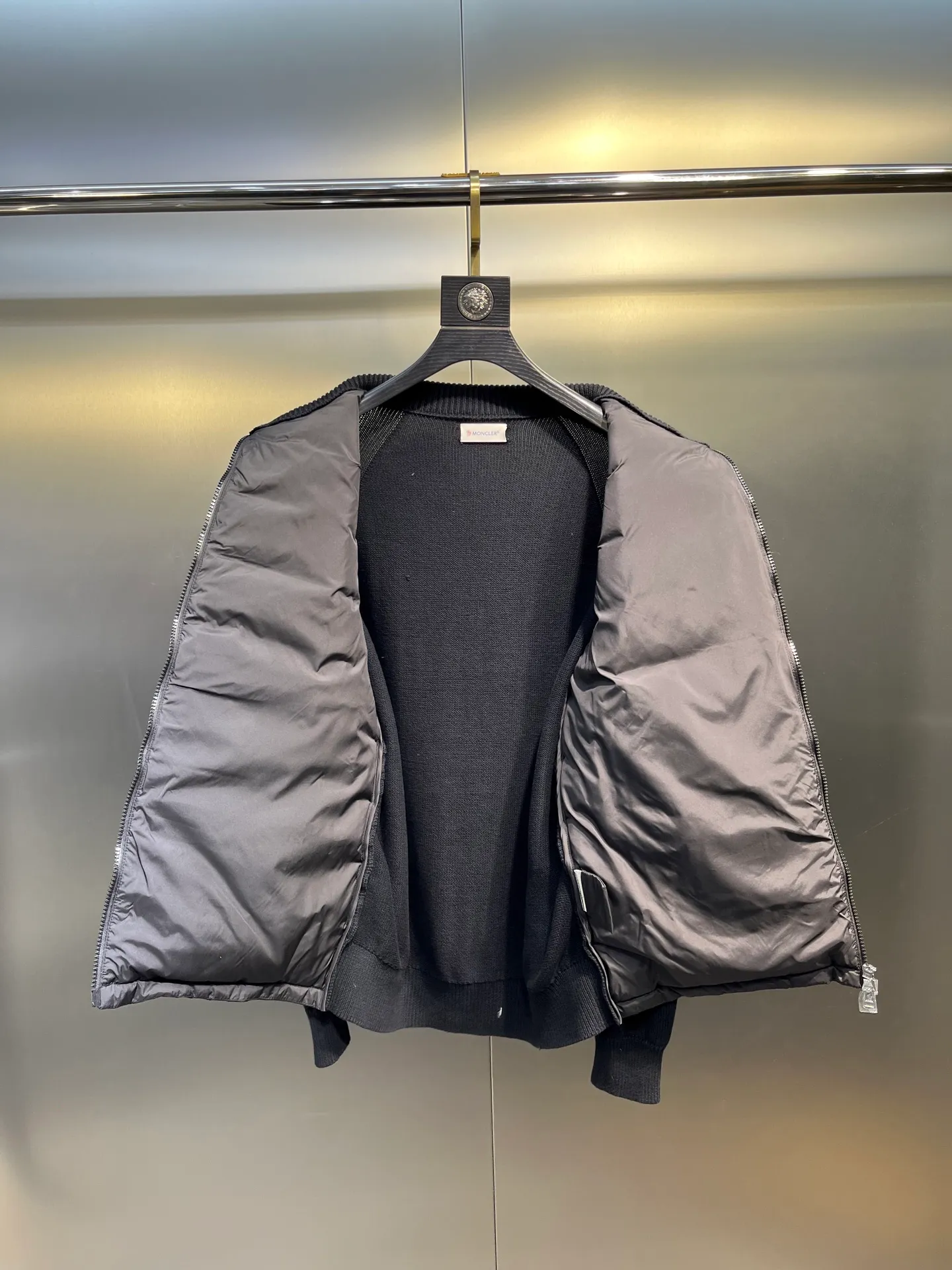 P700 Moncler 🌟 Down knitted Moncler SS23 solid color logo patch stitching quilted down jacket, color: black and white, size: 12345