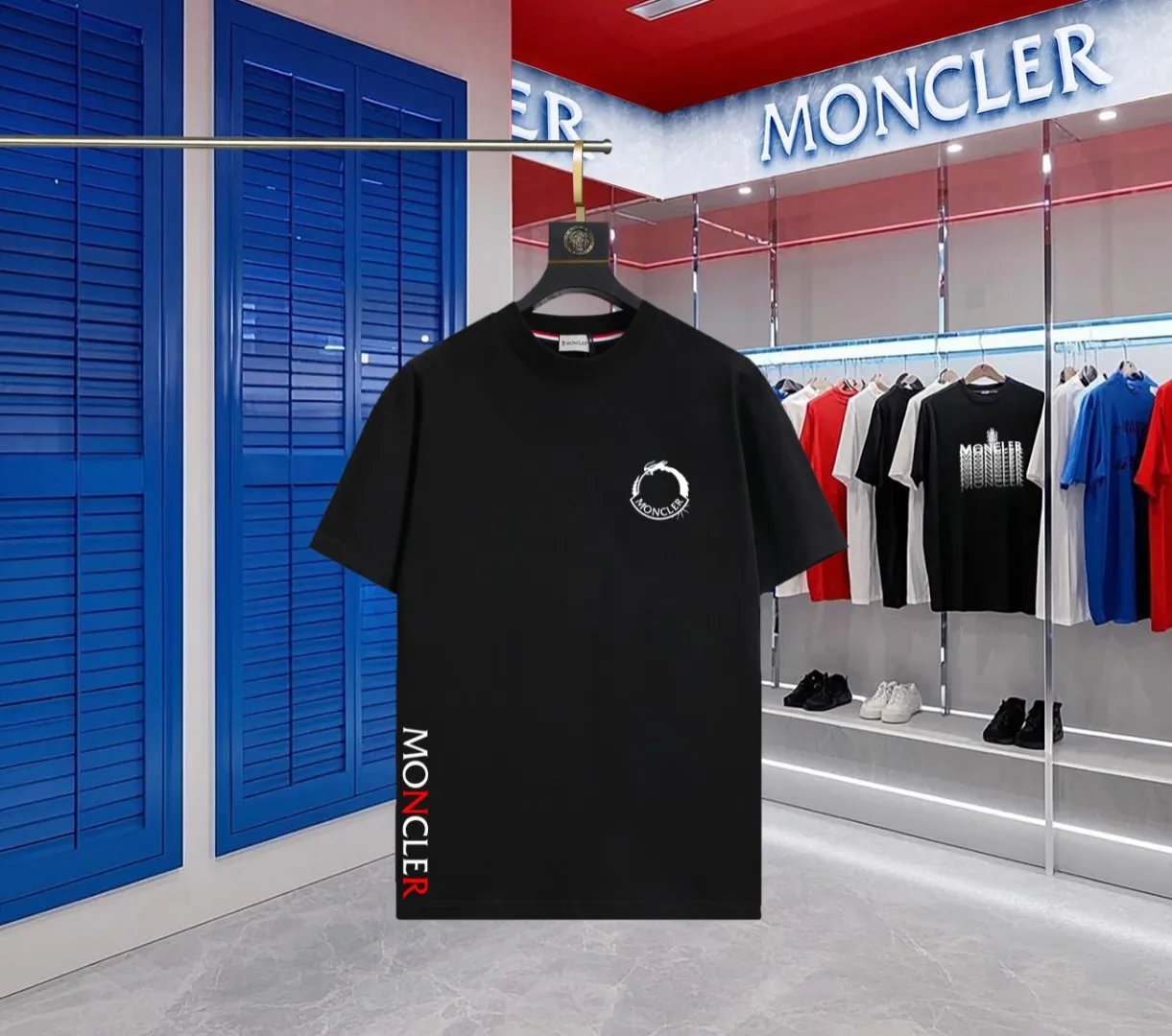 P140 💰Upgraded version "Mobile phone smart sensor ~ NFC chip armband ~ direct access to the official website for anti-counterfeiting" "Moncler ~ Mouth Mouth" 2025 new high-quality round neck short-sleeved T-shirt. The cuffs have imported embroidered labels. Customized dyeing, very comfortable to touch. Super versatile and good-looking short-sleeved. Complete with three labels. Non-market ordinary version. Feel free to compare. Quality is absolutely guaranteed! ‼ First of all, this original fabric is all custom-woven with 32-count double yarn fabric, 250G, and the weight is the same‼ Fine workmanship, double waistcoat method, double waistcoat method, double waistcoat method makes the whole dress more three-dimensional, which is not a craft that ordinary T-shirts can achieve🤪 Size: S-M-L-XL-2XL Color: black, white, apricot, same style for men and women