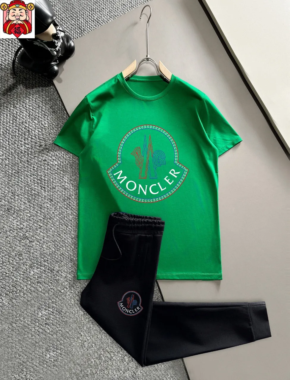 P320 [MONCLER] (Fat Man's Gospel) The same style as the 2025 official website. World-renowned luxury brand. Summer men's (double mercerized) high-quality 🐂 suit. It is made of imported original fabrics. It is a trendy style of the season and a versatile hit. Simple and elegant, precise workmanship allows you to be at the top of fashion. Size: M-5XL (can be worn up to 220 pounds)