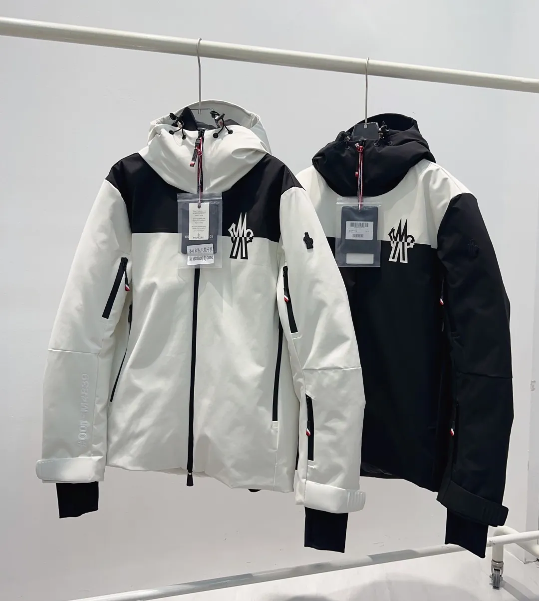 💰Men's 1560 💰Women's 750 Moncler 25 new style, outdoor series men's ski down jacket Color: Black White Size: 1234