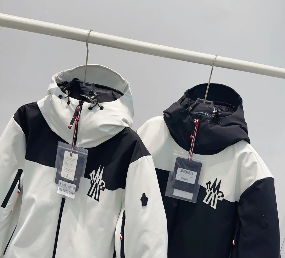 💰Men's 1560 💰Women's 750 Moncler 25 new style, outdoor series men's ski down jacket Color: Black White Size: 1234