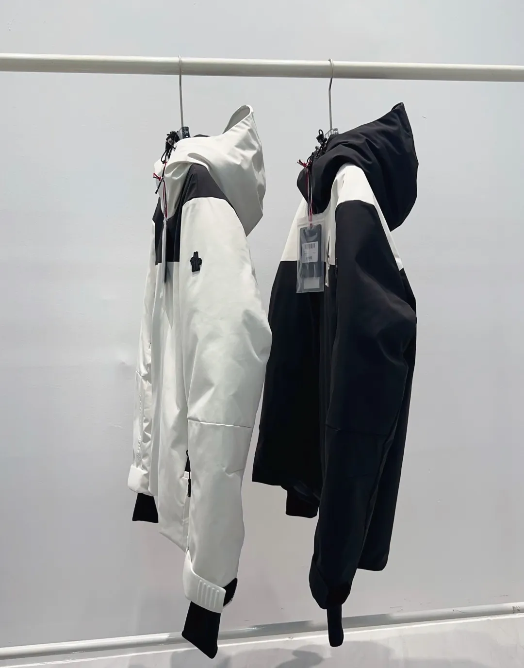 💰Men's 1560 💰Women's 750 Moncler 25 new style, outdoor series men's ski down jacket Color: Black White Size: 1234