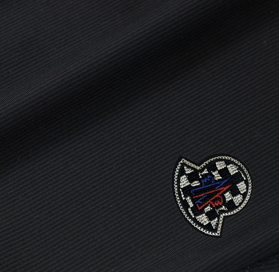 P230 Moncler spring and summer new model, two-color high-quality thin sports and leisure ice silk pants. Smooth, comfortable, anti-wrinkle and traceless pants. 🗯Soft texture, slightly elastic to the touch, cool ice silk pants. Waist elastic band, fashionable version design. 🗯 Neat and neat wiring, suitable for both sports and leisure! It can be easily controlled by all body types. Two classic colors are available. 🗯New summer product. Versatile and easy to match. The upper body is very simple, handsome and stylish. It can be easily controlled by men and women. Color: Black Gray Size: S-XL
