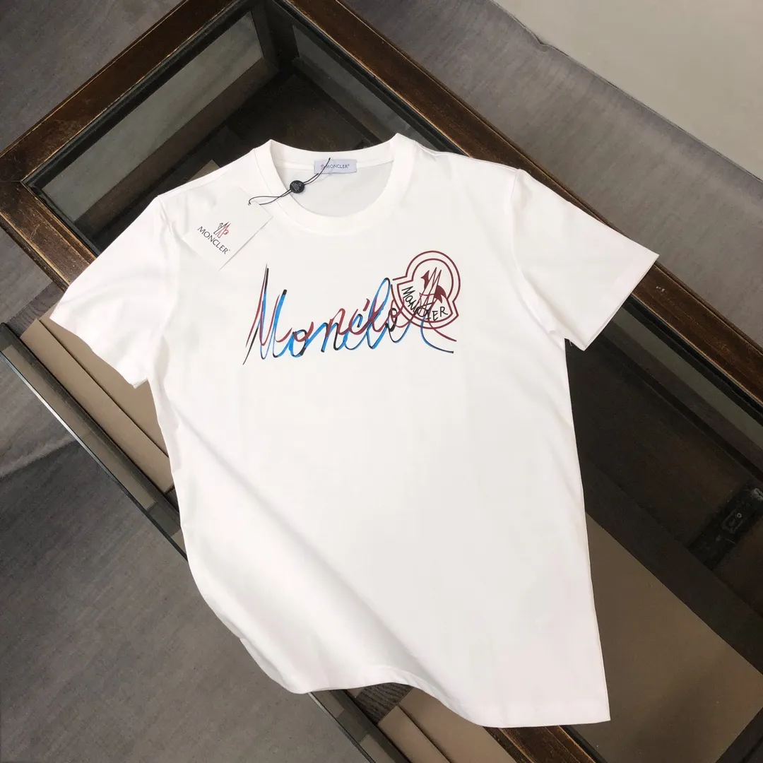 P160 🔥MONCLER The latest short-sleeved T-shirt for couples ~ Special brand letter printing technology on the chest ~ The fabric upper body is comfortable and breathable, not stiff, slim cut, specially customized fabrics! The upper body is comfortable and stylish, and it can be worn alone as an inner layer. It is a must-have for fashionistas! ! ! Color: black, white, gray Size: S～XL (loose version, please state your height and weight when placing an order)
