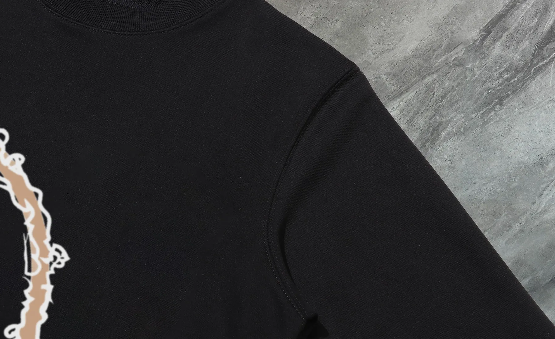 P210 High-version sweatshirt) [Long-term stock] 〖𝐌𝐎𝐍𝐂𝐋𝐄𝐑~Mask〗 Made of 440g heavy-weight fabric. It is different from the market currency. It can be matched with any variety and is properly handsome. 😎The whole dress is made of double waistcoats. The double waistcoats make the whole dress more three-dimensional. Not ordinary factories can do such fine work. 2025 Spring runway version of the T stage, on sale at the counter, round neck terry sweatshirt, high-end double-strand pure cotton, custom-made stretch ribs, dyed in the same vat, complete with three standards, matched with exquisite embroidered LOGO on the chest, simple and advanced, same style for men and women. Color: black, apricot, white, size: S M L XL 2XL