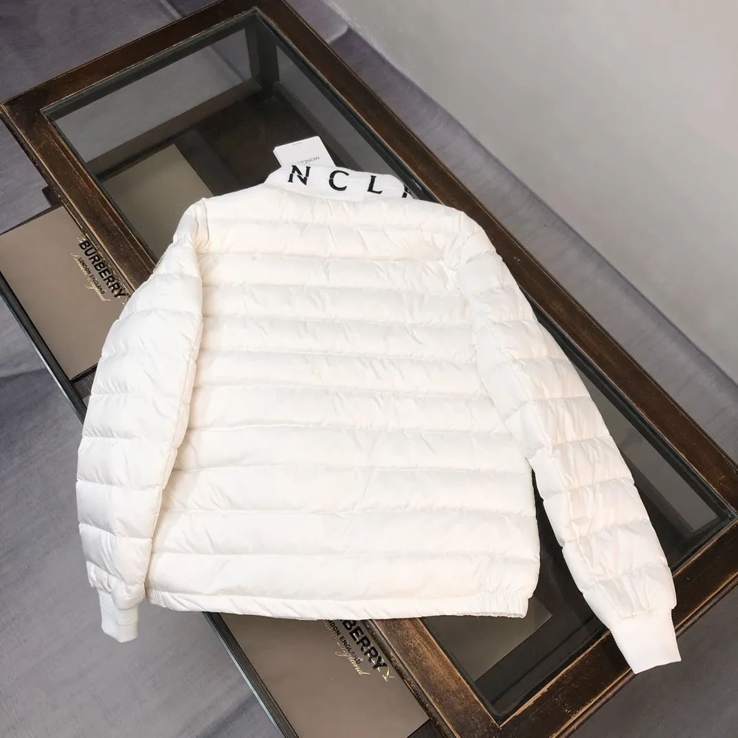 P820 ​​White real shot ✦ MONCLER Men's and Women's Unisex Stand Collar Down Jacket (hidden hood) is now on sale at the counter! New styles of down are available for autumn and winter 💥 New styles are emerging in an endless stream, with heavy embroidery of English letters on the collar, custom thread design on the cuffs, 90 white duck down, ultra-fine tailoring, and the accessories and hardware are also meticulous. We just want to bring good products to everyone 😎 Color: black white Size: 1-5 (M ~ 3XL)