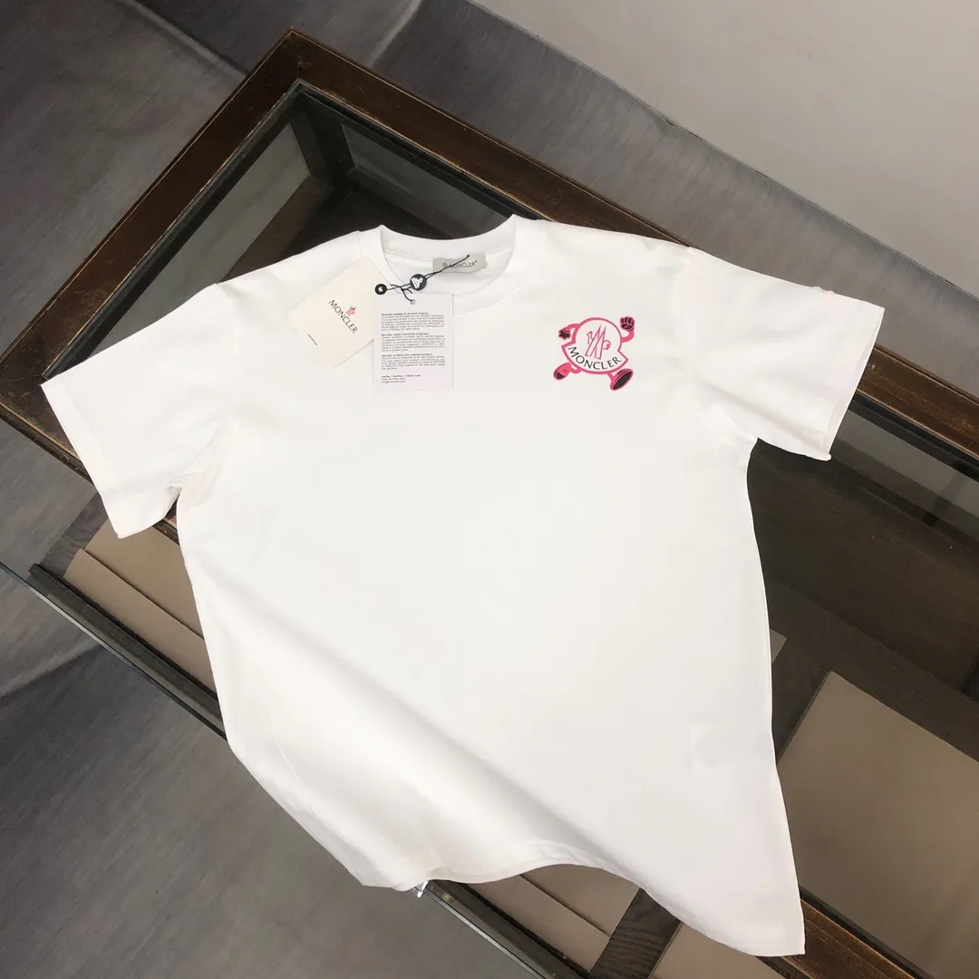 P160 🔥MONCLER The latest short-sleeved T-shirt for couples ~ Featured brand print design ~ The fabric upper body is comfortable and breathable, not stiff, slim cut, made of high-end custom-made pure cotton fabric! The upper body is comfortable and stylish, and it can be worn alone as an inner layer. It is a must-have for fashionistas! ! ! Color: black, white, gray Size: S～XL (loose version, please state your height and weight when placing an order)
