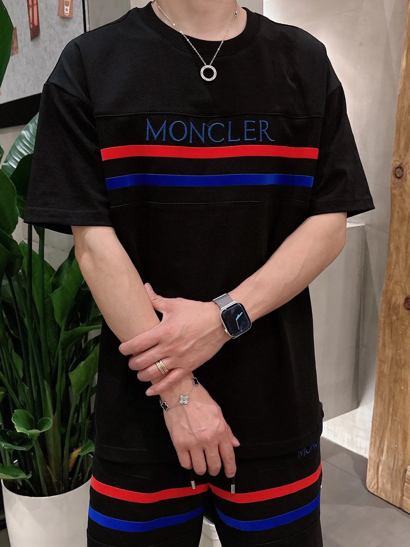 P570 Brand [MONCLER Mouth Covered] 2025 round neck short-sleeved shorts suit. The pure cotton fabric upper body will not be stuffy, the smooth and comfortable skin-friendly effect is more breathable, the fabric has its own texture, classic logo technology, a new interpretation from a unique angle, fashionable and versatile choice! Size: M-3XL (maximum wear: 190 pounds)