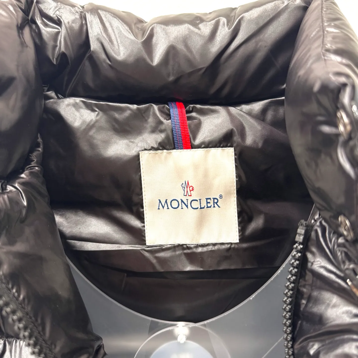 P560 Tibb men's down vest] Tibb men's down vest is a classic Moncler design item made of nylon laqué fabric.     The Tibb men's down vest is a classic Moncler item, inspired by the iconic archival silhouette of the 1980s. Made from lightweight nylon laqué functional fabric, it's perfect for changing seasons.  •Made of nylon laqué •Nylon laqué lining •Down filled •Snap-stud collar •Zip closure •Zip pockets •Fabric: 100% nylon; •Lining: 100% nylon; •Filling: goose down •Down content: 90%; except trim; •Size: 12345 Maximum wash temperature 30°C - Gentle wash; Do not bleach; Do not tumble dry; Ironing maximum temperature 110°C - without steam; Do not dry clean; Professional wet cleaning - Gentle wash; Lay flat to dry in shade; Wash separately; Recommend washing and ironing inside out