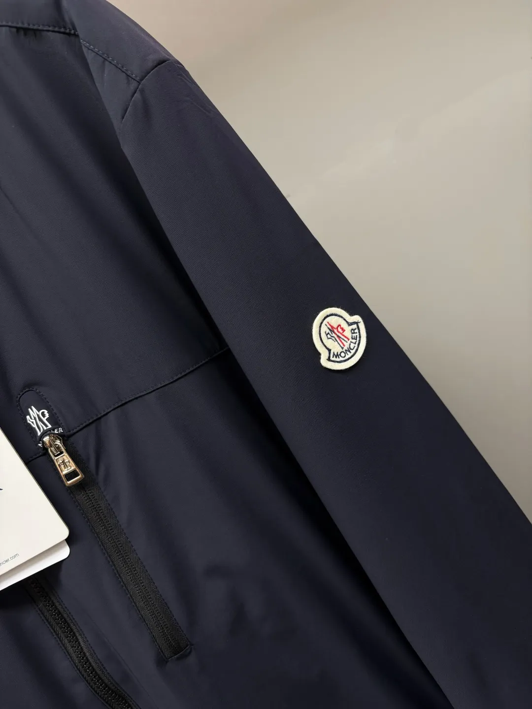 P560 Moncler New style thin cotton jacket with letters Original fabric Original accessories Official same style Made of imported polyester fabric, customized fabric dyed in the same vat. Very comfortable and smooth to the touch Very wide and stylish. Will not deform after long-term wear. Produced by a first-line brand OEM factory. The label is full and textured. The latest style for autumn and winter. Fashionable and personalized. Super versatile and good-looking. Very suitable for both men and women. A must-have for everyone. Color: Black Royal Blue Size: L-4XL