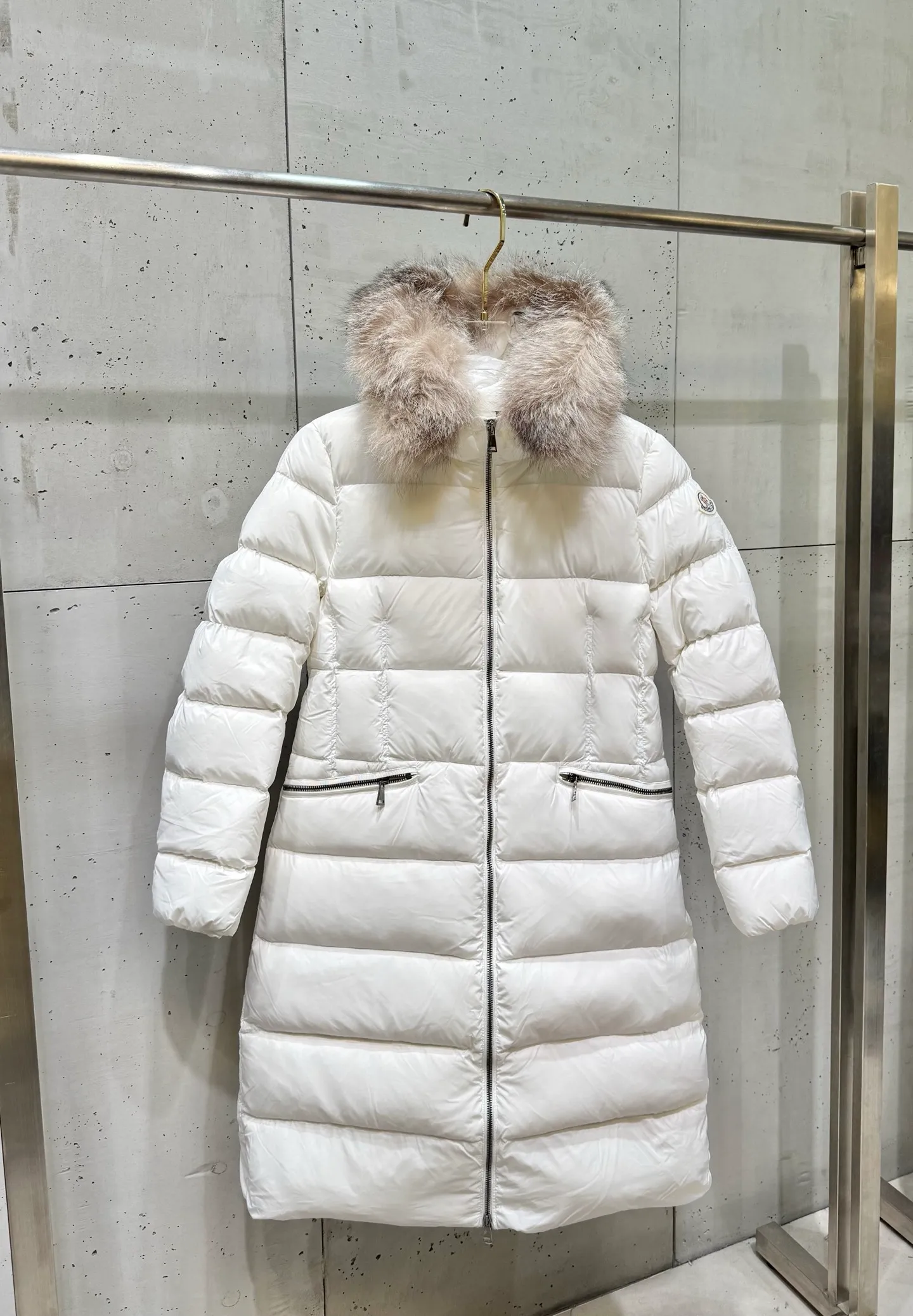P1160 Moncler Boedic Long Women's Long Top Boedic long down combines exquisite materials and attention to details. Its timeless and elegant fashion design can provide you with a warm and caring wearing experience. The Boedic long down style features a waist-cinching belt to accentuate the feminine silhouette for a stylish winter look. Comfortable hood with rich fleece trim that can be easily removed to suit your mood and weather conditions Size : 1-4