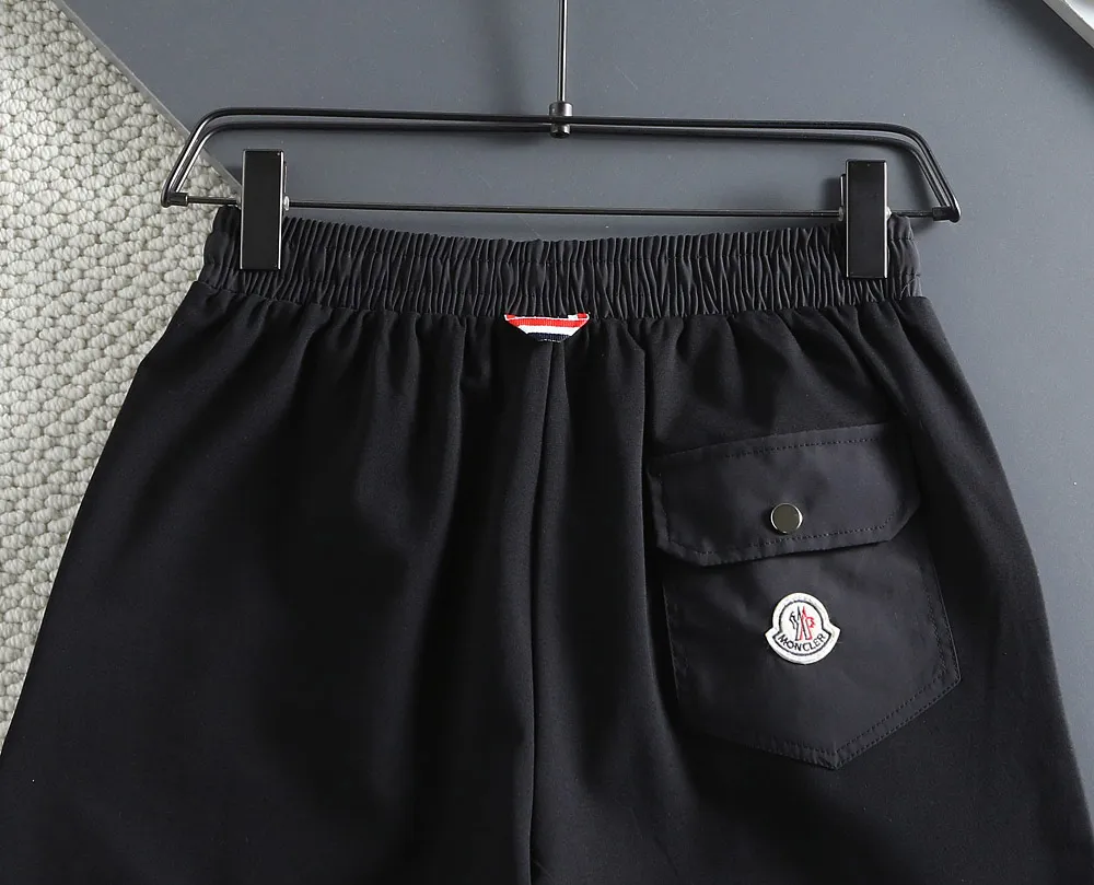P210 🌸🌸 Moncler 2025 spring and summer new trousers [knitted trousers] feel comfortable to wear, low-key yet luxurious, very high-end, with pockets designed to be fashionable and high-end. Needless to say, the trousers style and tailoring needless to say, the upper body is exquisite and vivid. Really first-class and top-quality materials. Really top-level casual pants and elastic pants, of outstanding quality. After heavy washing, the trousers are very soft and not picky. The upper body is absolutely stylish. Extremely luxurious. Size:M-4XL