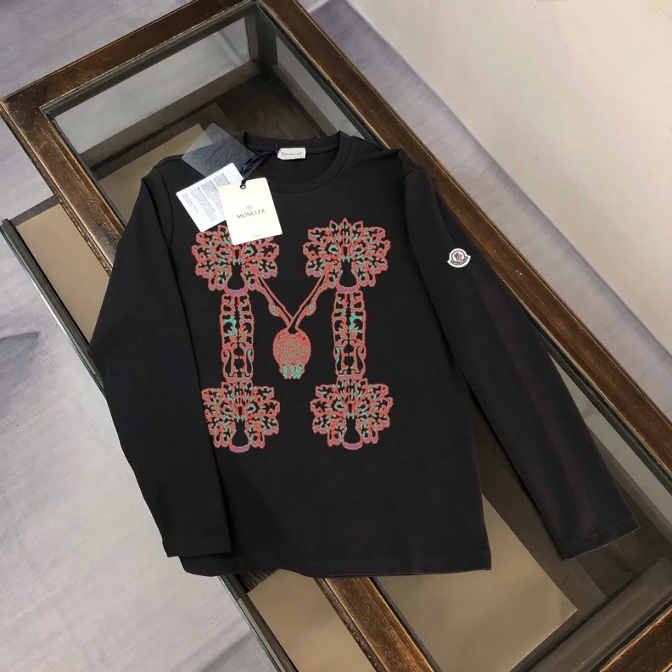 P180, a non-off-the-shelf model, you can trust it. Moncler printed long-sleeved T-shirt, 240g breathable cotton fabric, very soft and comfortable texture, does not shrink, does not deform, does not ball), can be worn alone as a base layer. Original customized accessories, collar label, care mark, hangtag, packaging (perfect details) Color: White Black Size: XS S M L