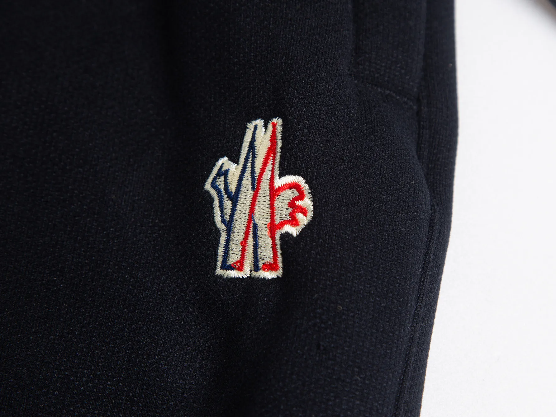 💰Coat 205, trousers 170, velvet style, popular recommendation for foreign trade orders - Moncler official website classic style, logo velvet and thickened casual jacket - Made of exclusive custom-made velvet and thickening, threaded in the same vat, custom-made accessories are complete, exclusive quality difference currency, welcome to compare -Color: black royal blue -Size: M L XL XXL