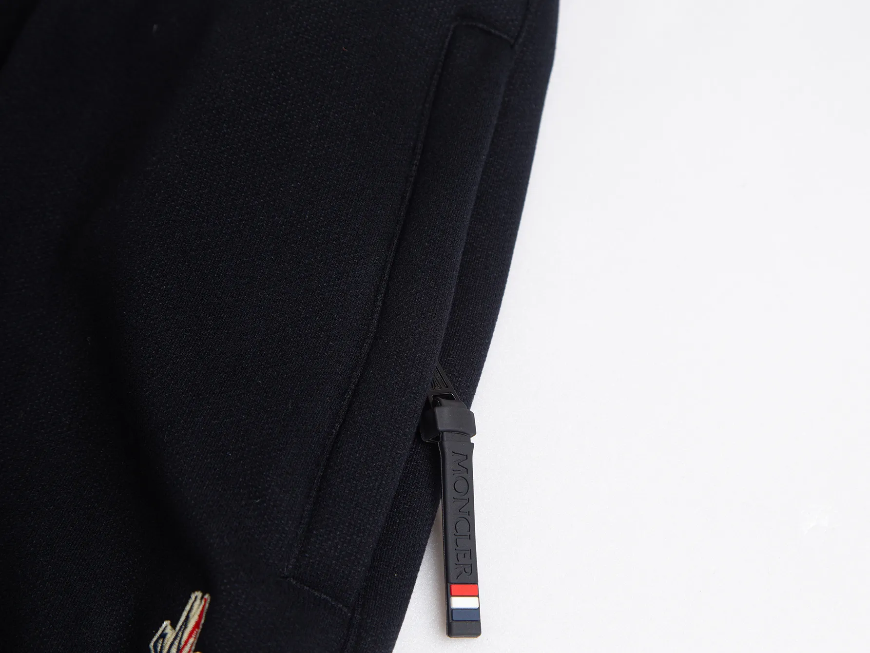 💰Coat 205, trousers 170, velvet style, popular recommendation for foreign trade orders - Moncler official website classic style, logo velvet and thickened casual jacket - Made of exclusive custom-made velvet and thickening, threaded in the same vat, custom-made accessories are complete, exclusive quality difference currency, welcome to compare -Color: black royal blue -Size: M L XL XXL