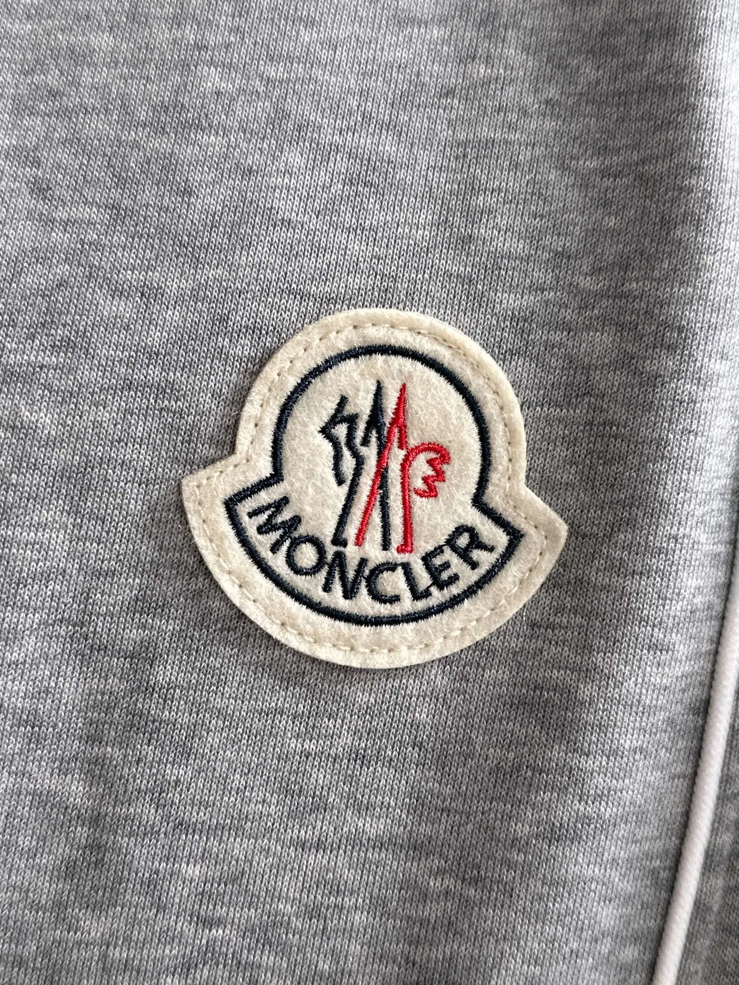 P310 MONCLER* (exclusive quality in the market) hot style 2꯭0꯭2꯭5 new autumn pants, original ⌚️ high version, masked. The fabric is made of 380g high-density double-sided Chinese custom fabric. It does not deform, does not shrink, and has a three-dimensional drape. Introduction to the process: the front and back panels are made of Behringer stacked show thousands of needle embroidery, chicken edges + wool labels, custom hardware accessories, color: gray SIZE：M-XXXL
